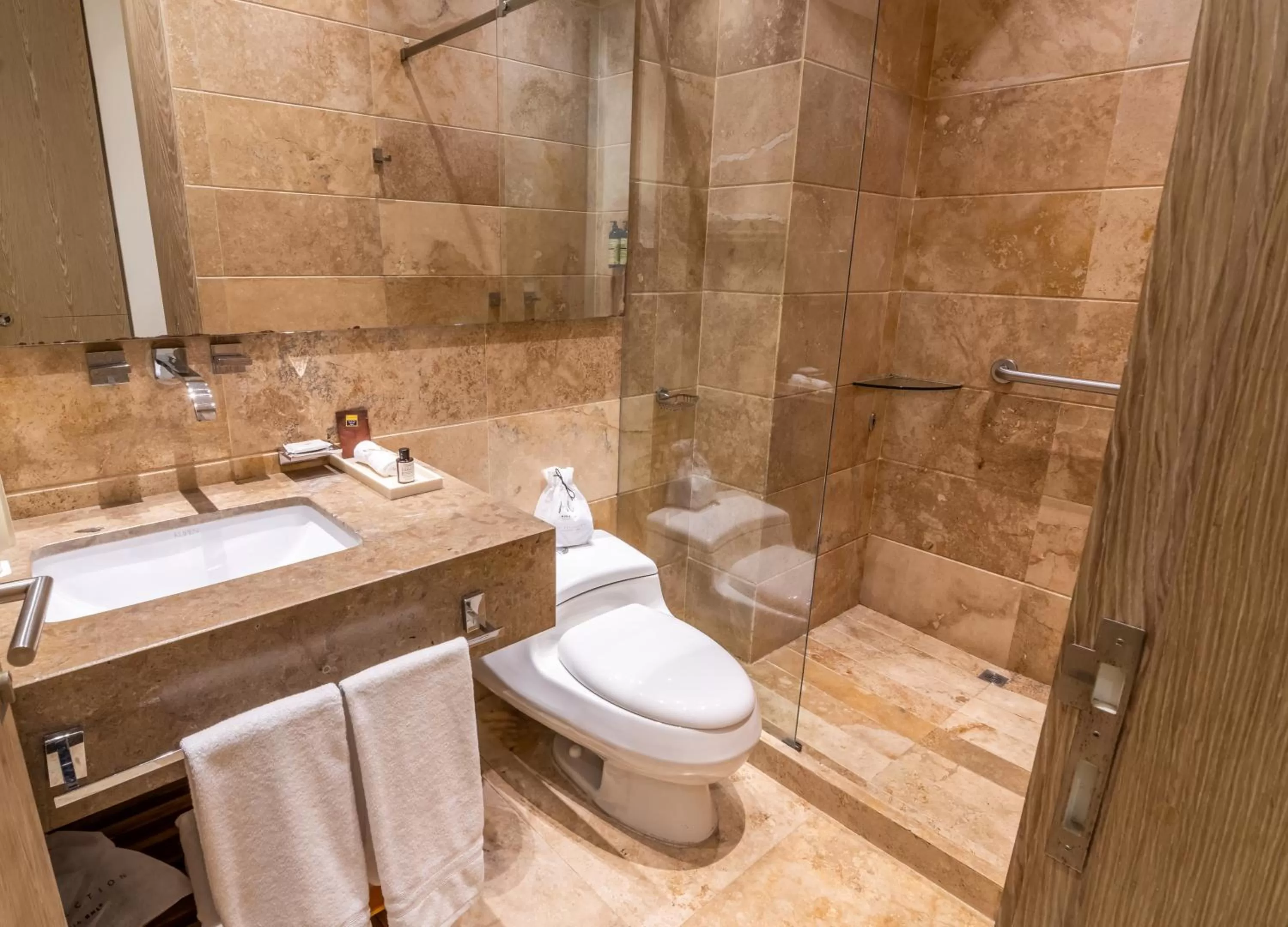 Shower in GHL Arsenal Hotel