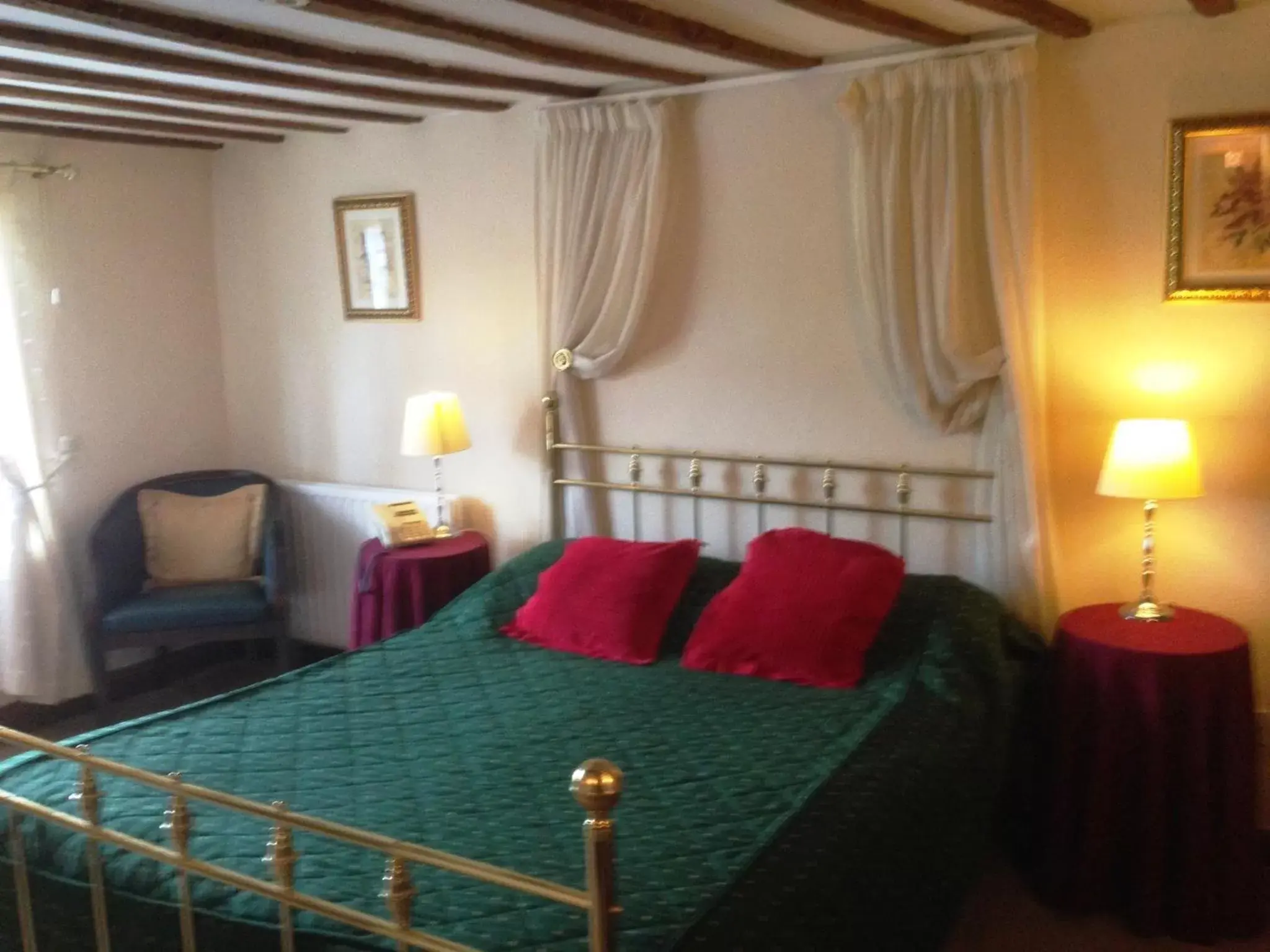 Bed in Stukeleys Hotel Bed in Stukeleys Hotel