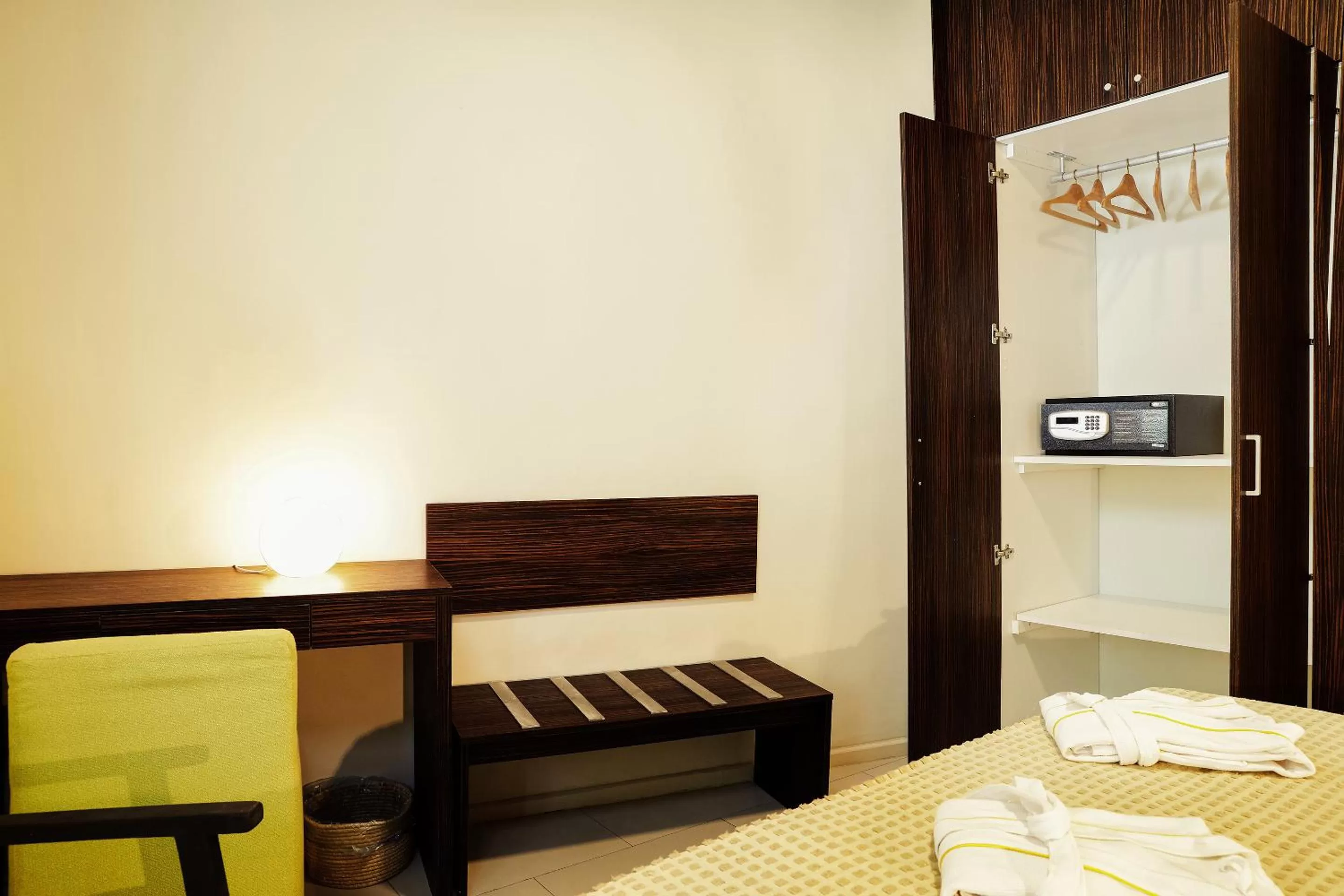 Bedroom, Bed in Hotel La Villette