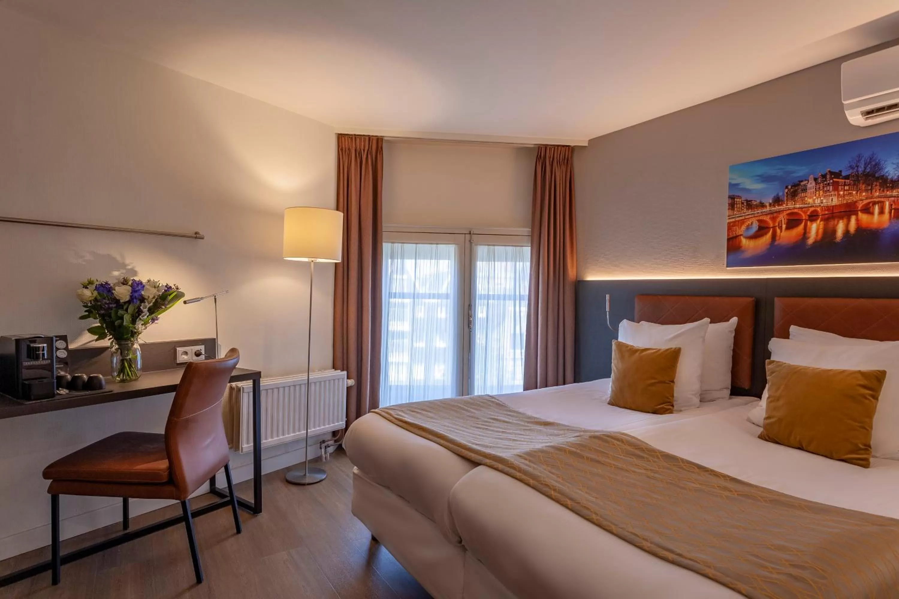 Bedroom, Bed in Avenue Hotel