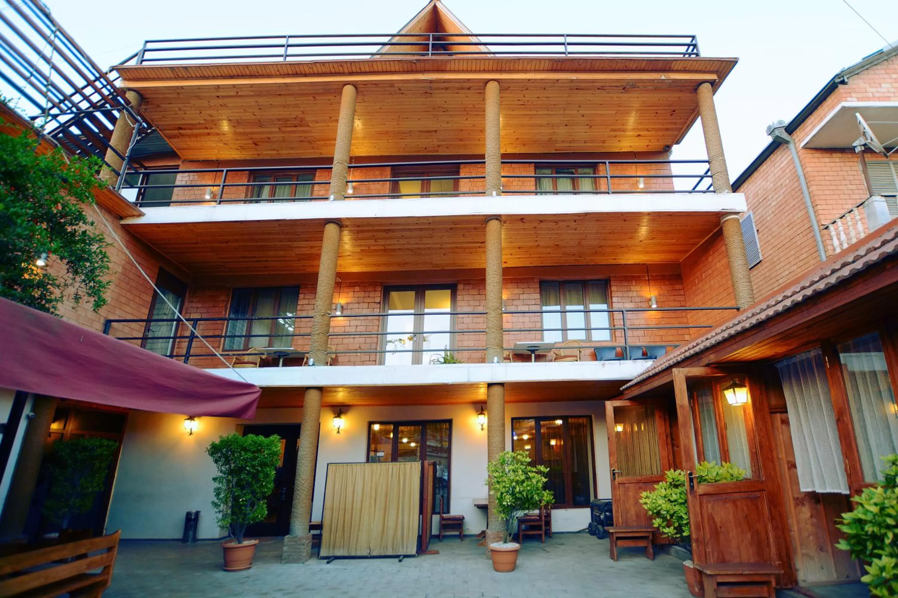 Restaurant/places to eat in Chveni sakhli