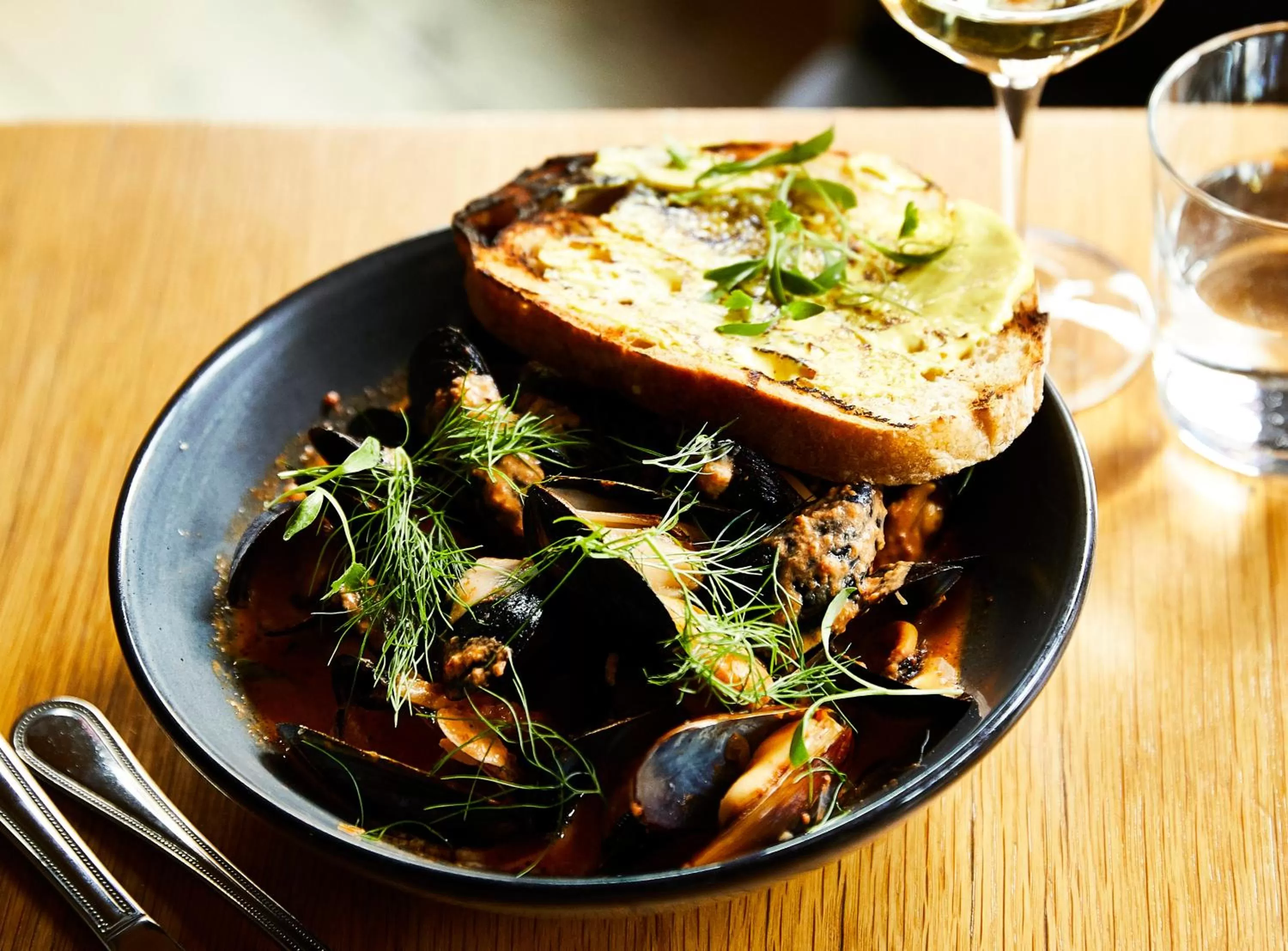 Restaurant/places to eat in Kimpton Journeyman Hotel by IHG