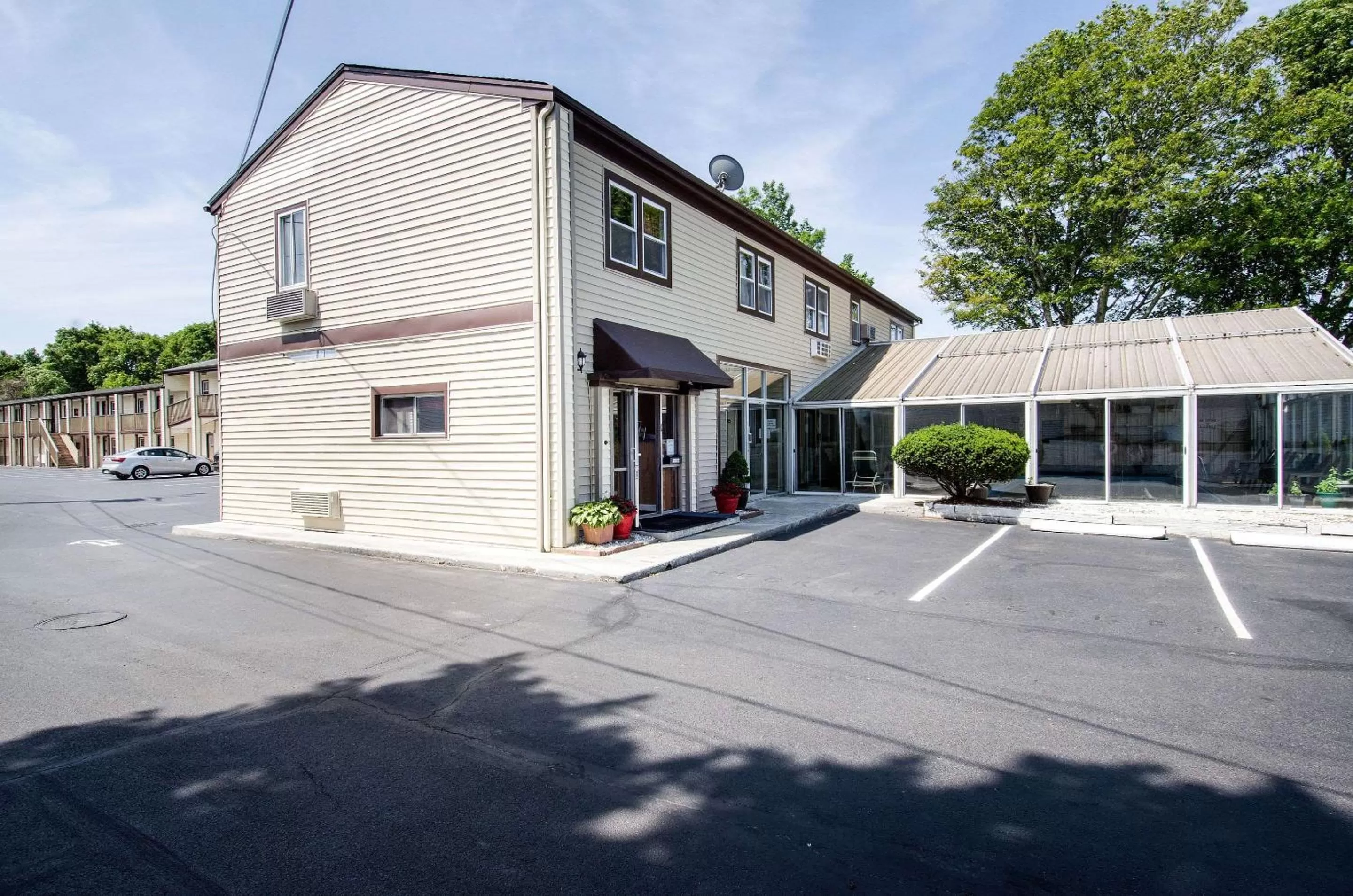 Property building in Econo Lodge West Yarmouth on Cape Cod