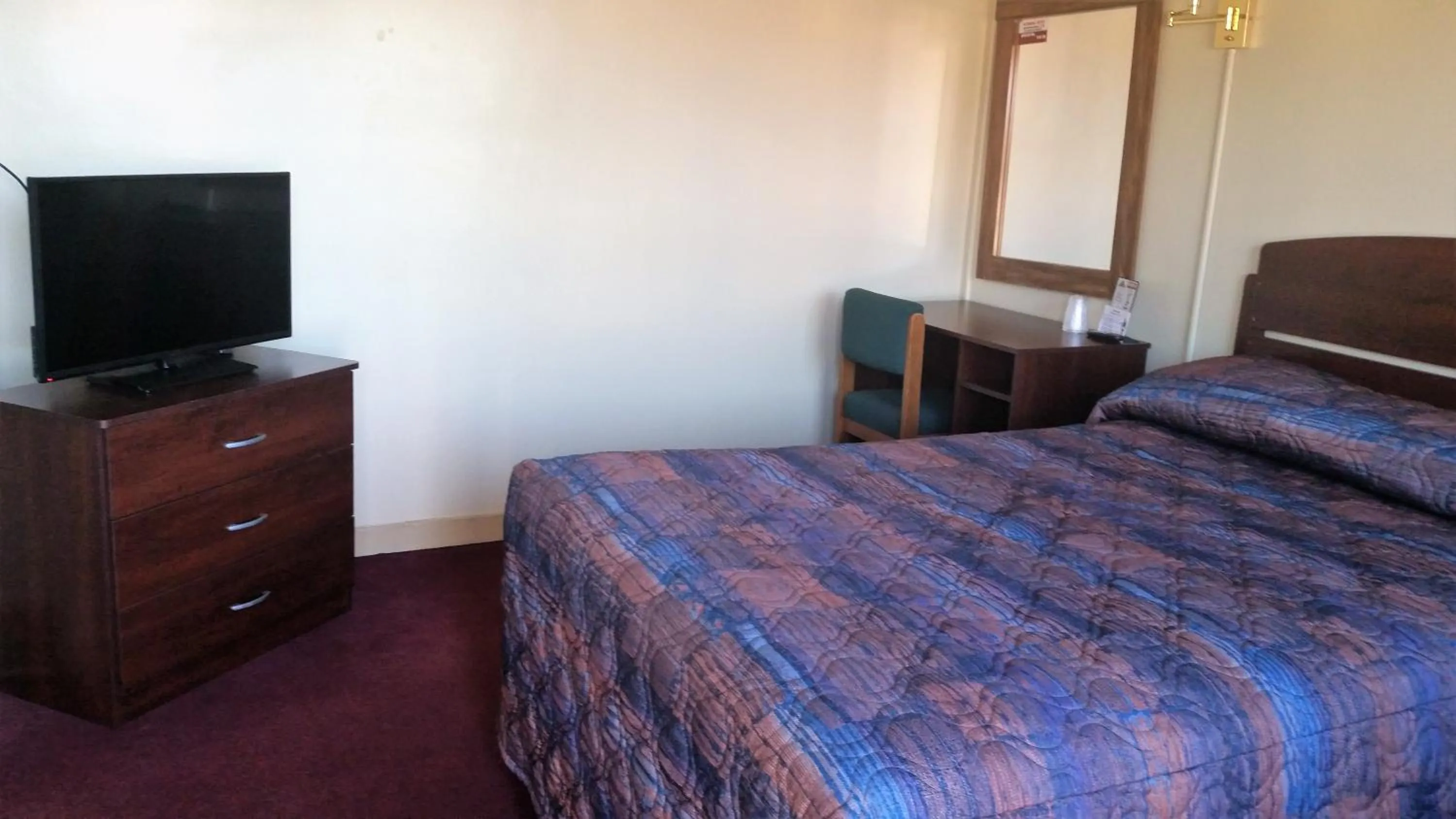 Photo of the whole room in Swiss Cottage Inn