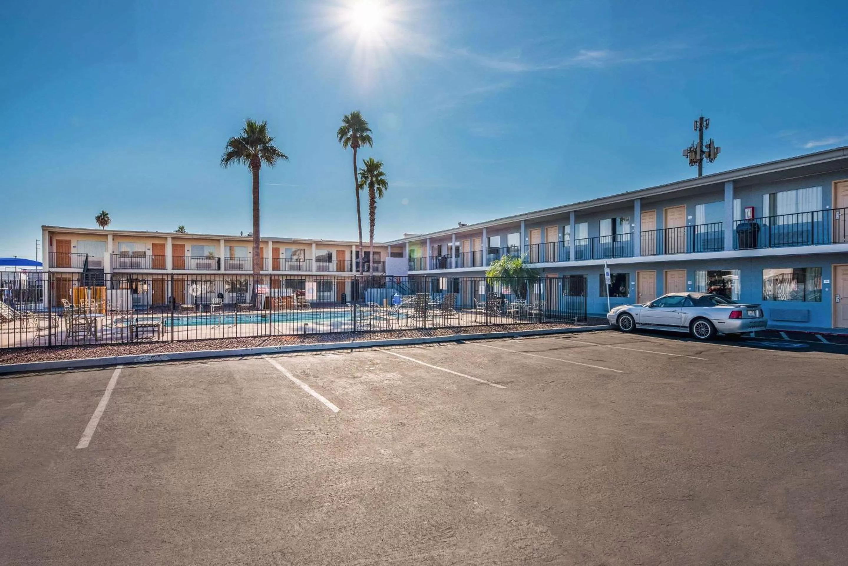 Property building in Rodeway Inn Phoenix North I-17