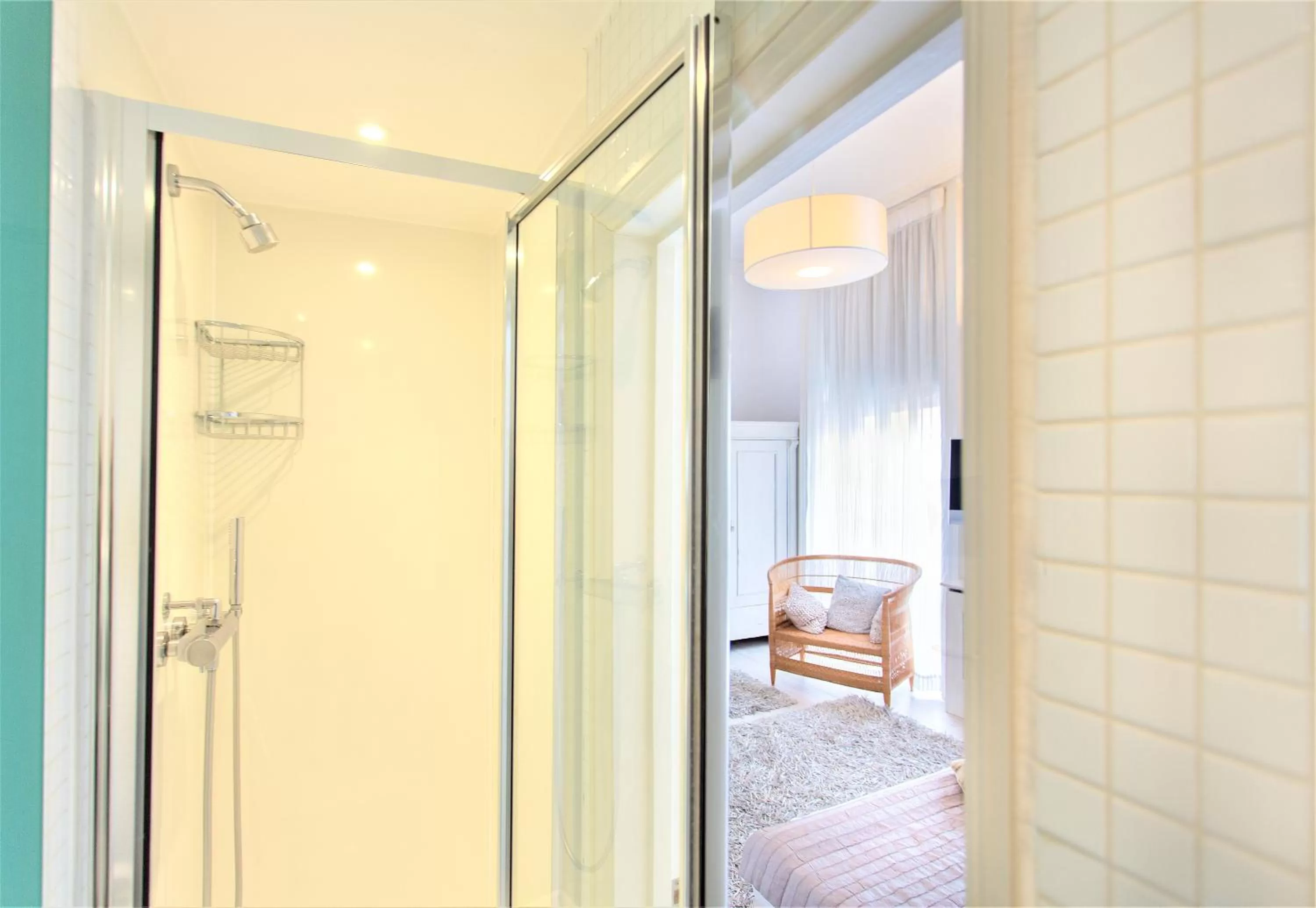 Shower in The Sumner Hotel