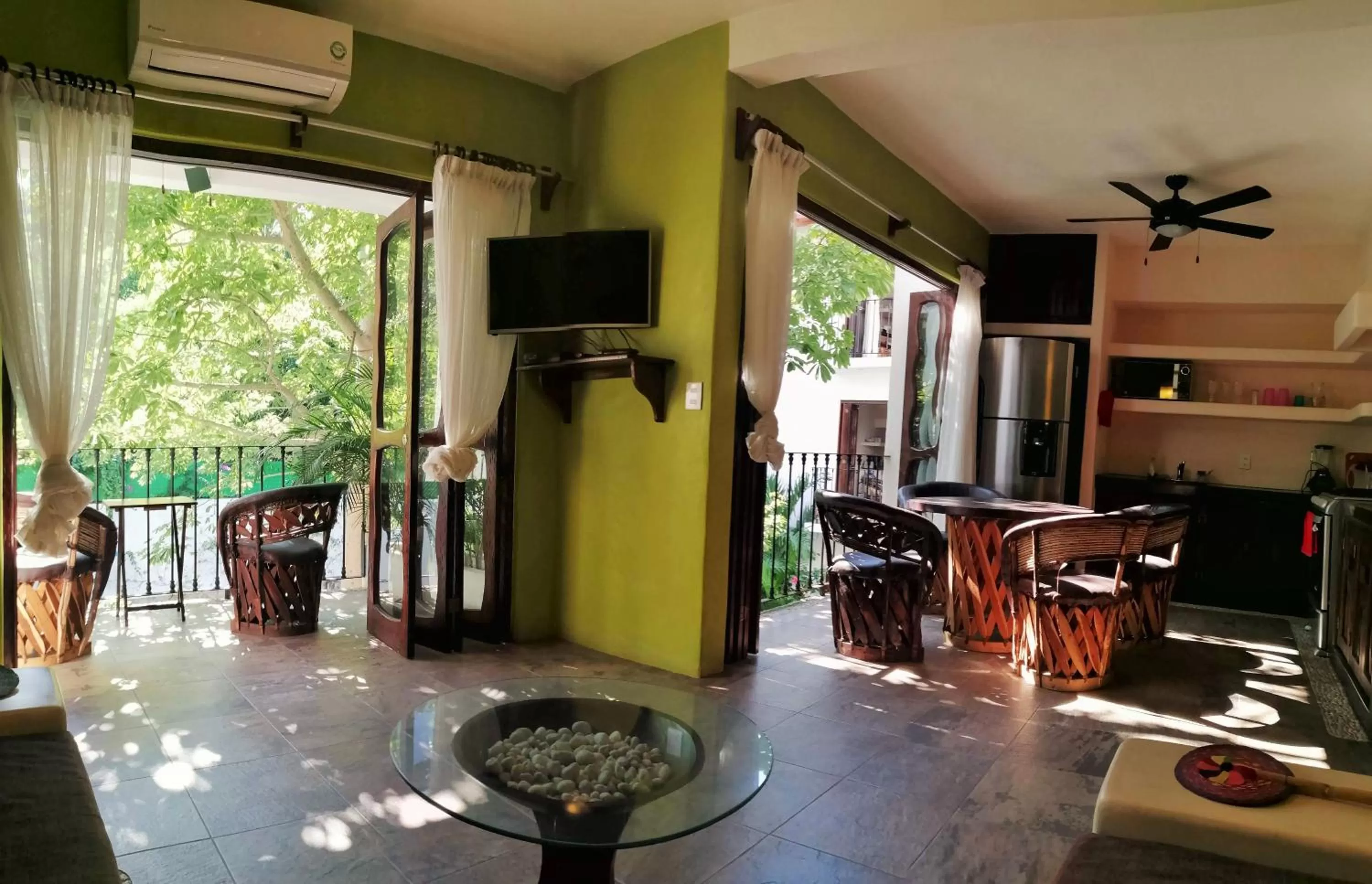 Living room in Ceiba Studios