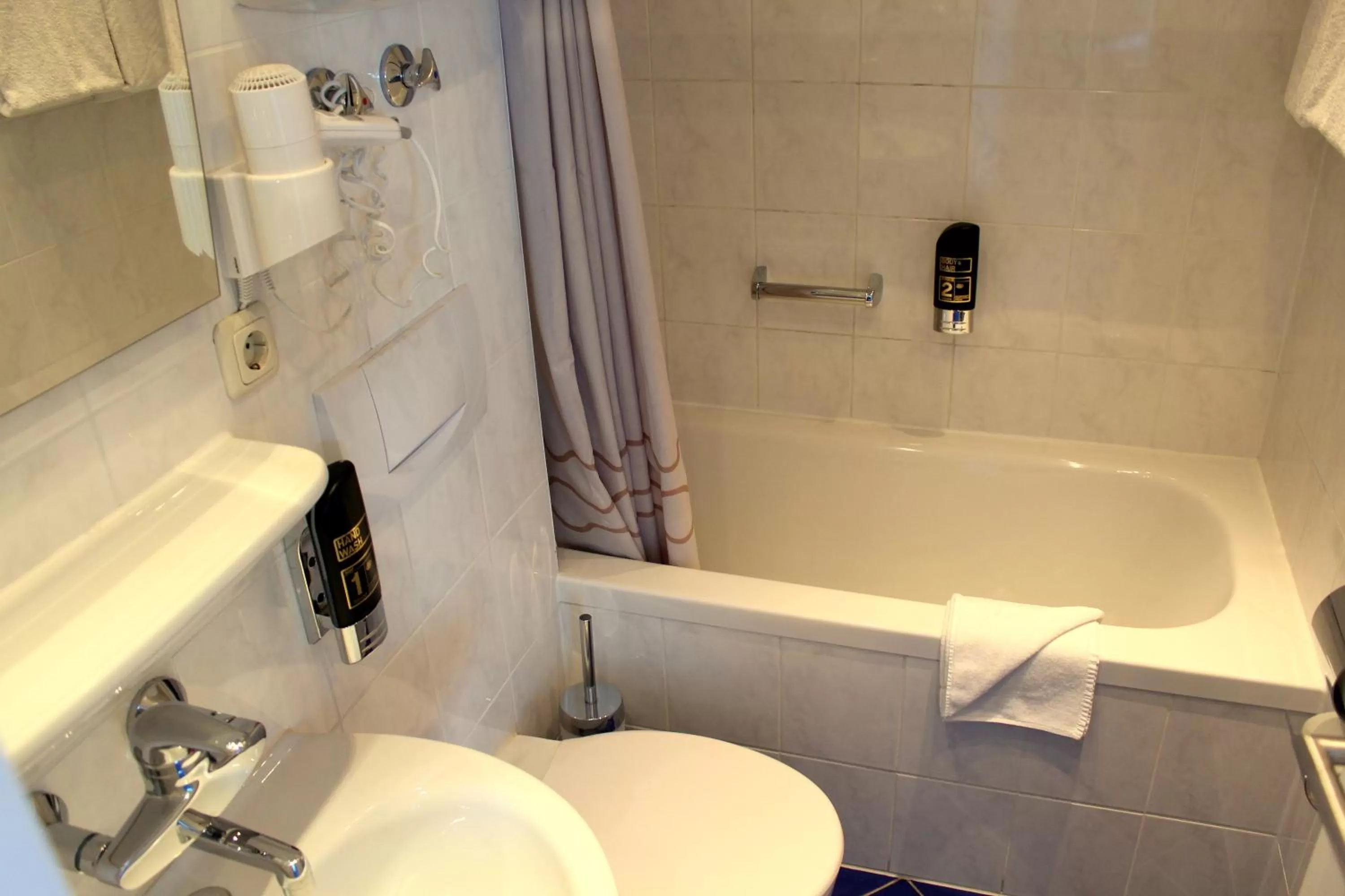 Bathroom in NP Hotel Wallis