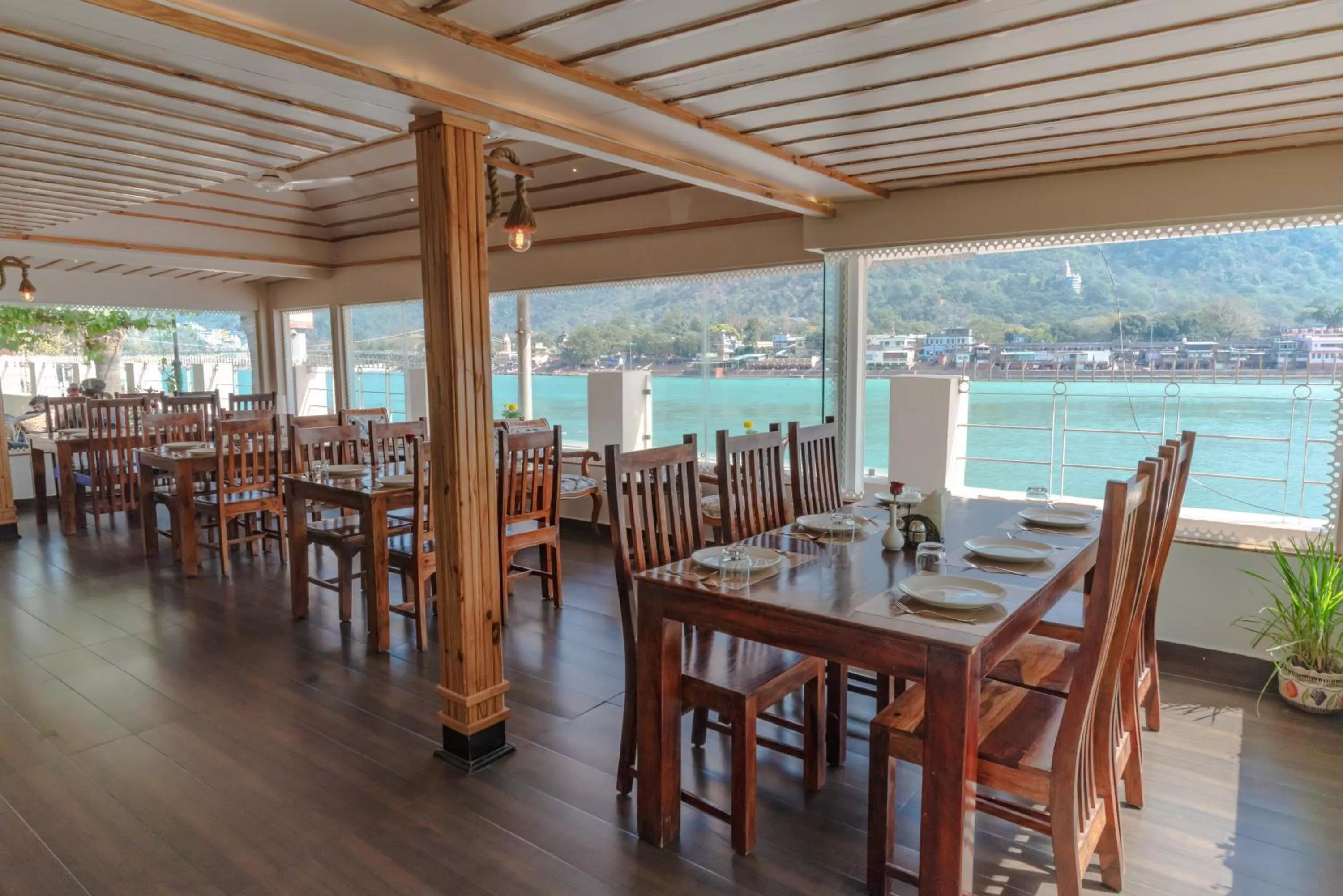 Restaurant/places to eat in Yog Niketan By Sanskriti