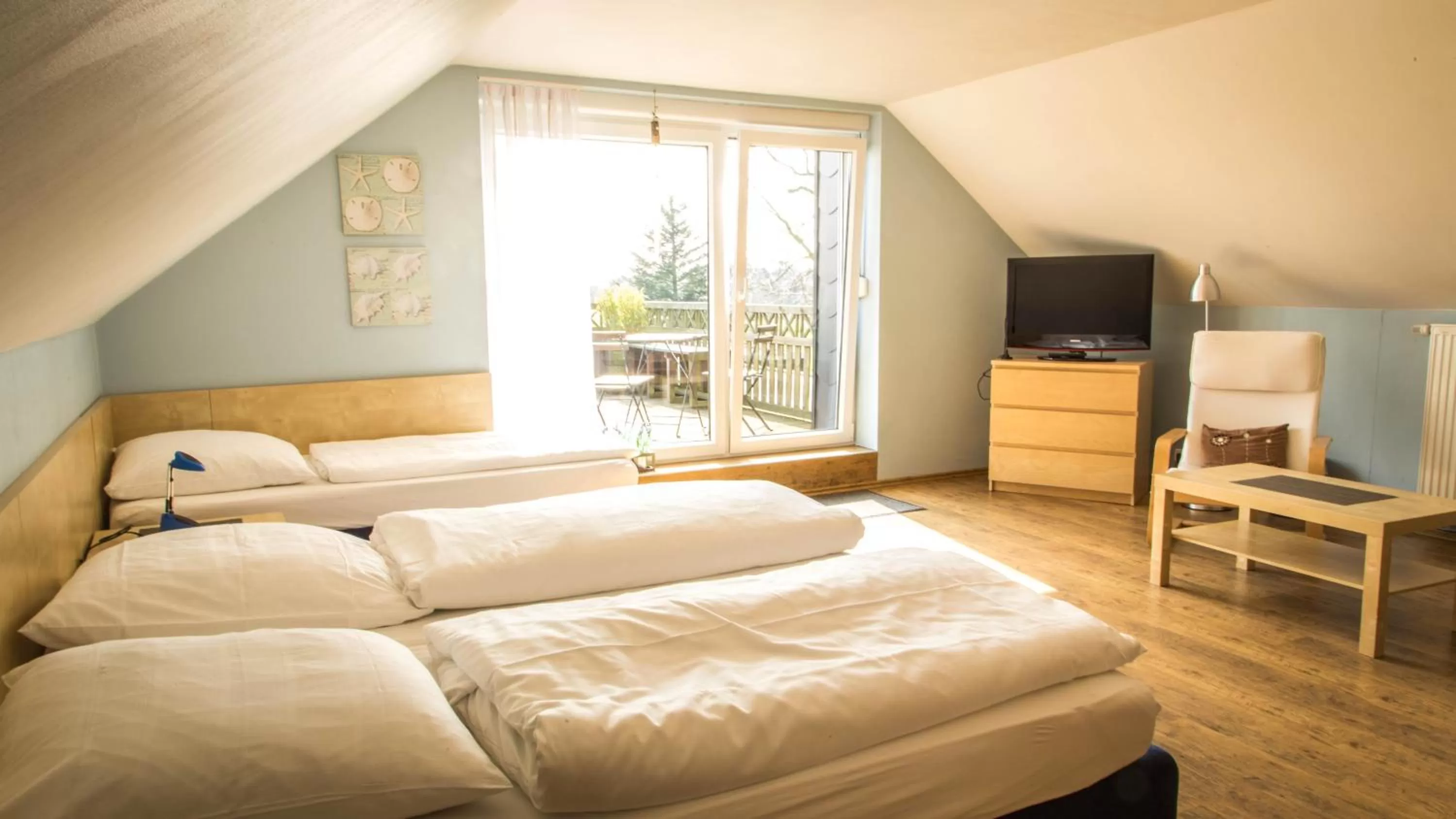 Photo of the whole room, Bed in Hotel Zum Grunewald