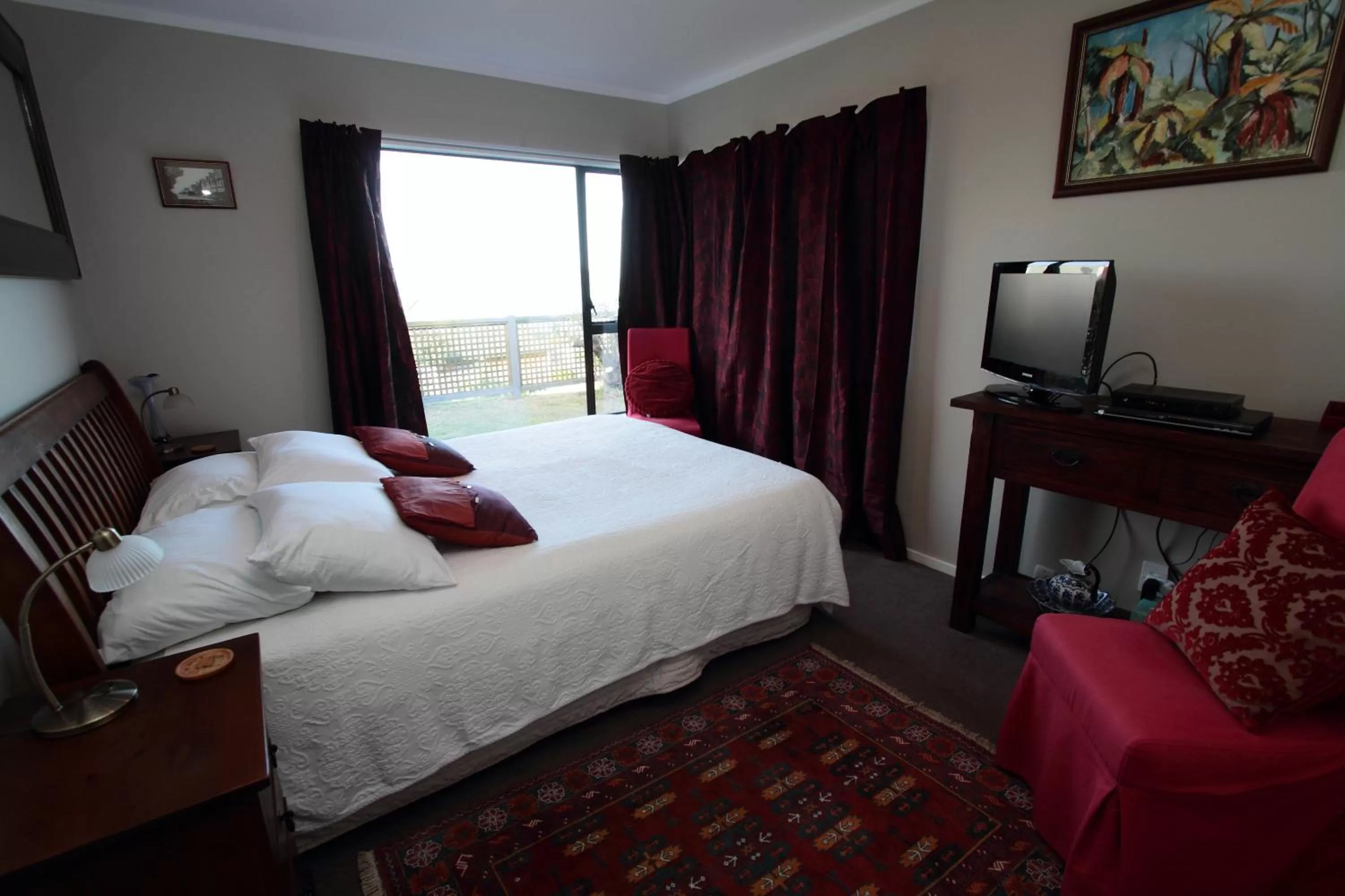 Bedroom, Bed in Pacific View Bed and Breakfast