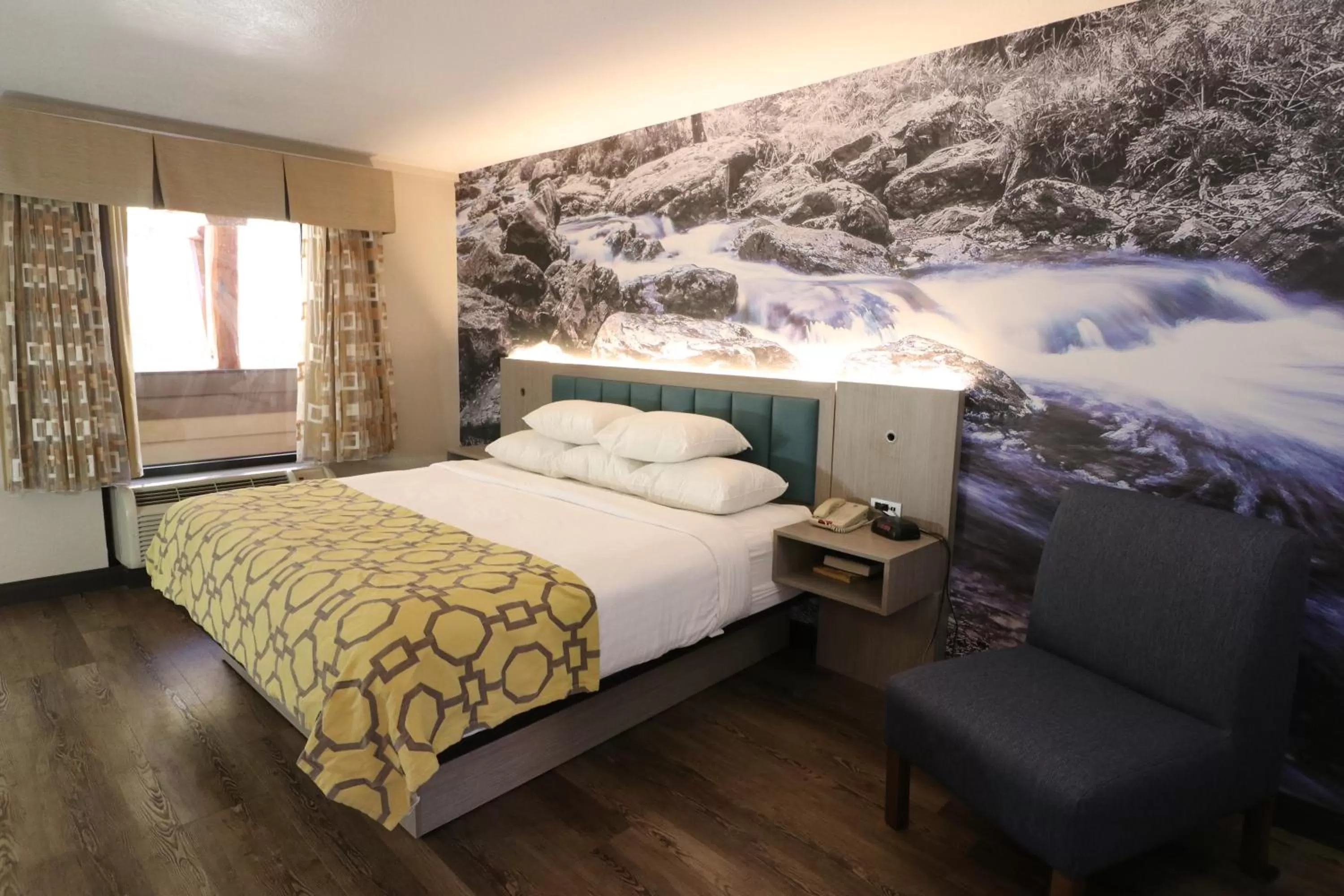 Photo of the whole room, Bed in Baymont by Wyndham Gatlinburg On The River