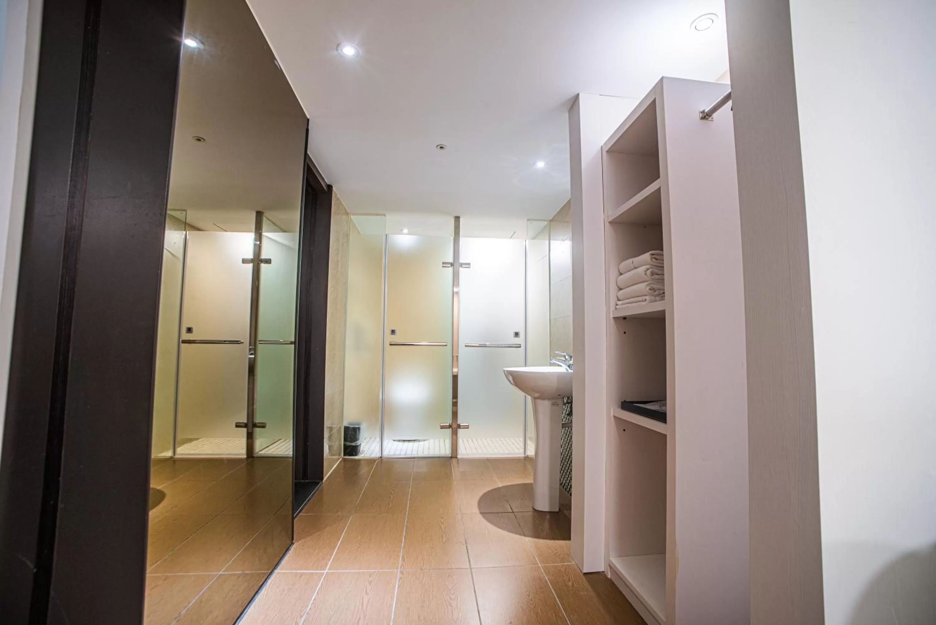 Shower in Artinn藝築文旅-台北站前館