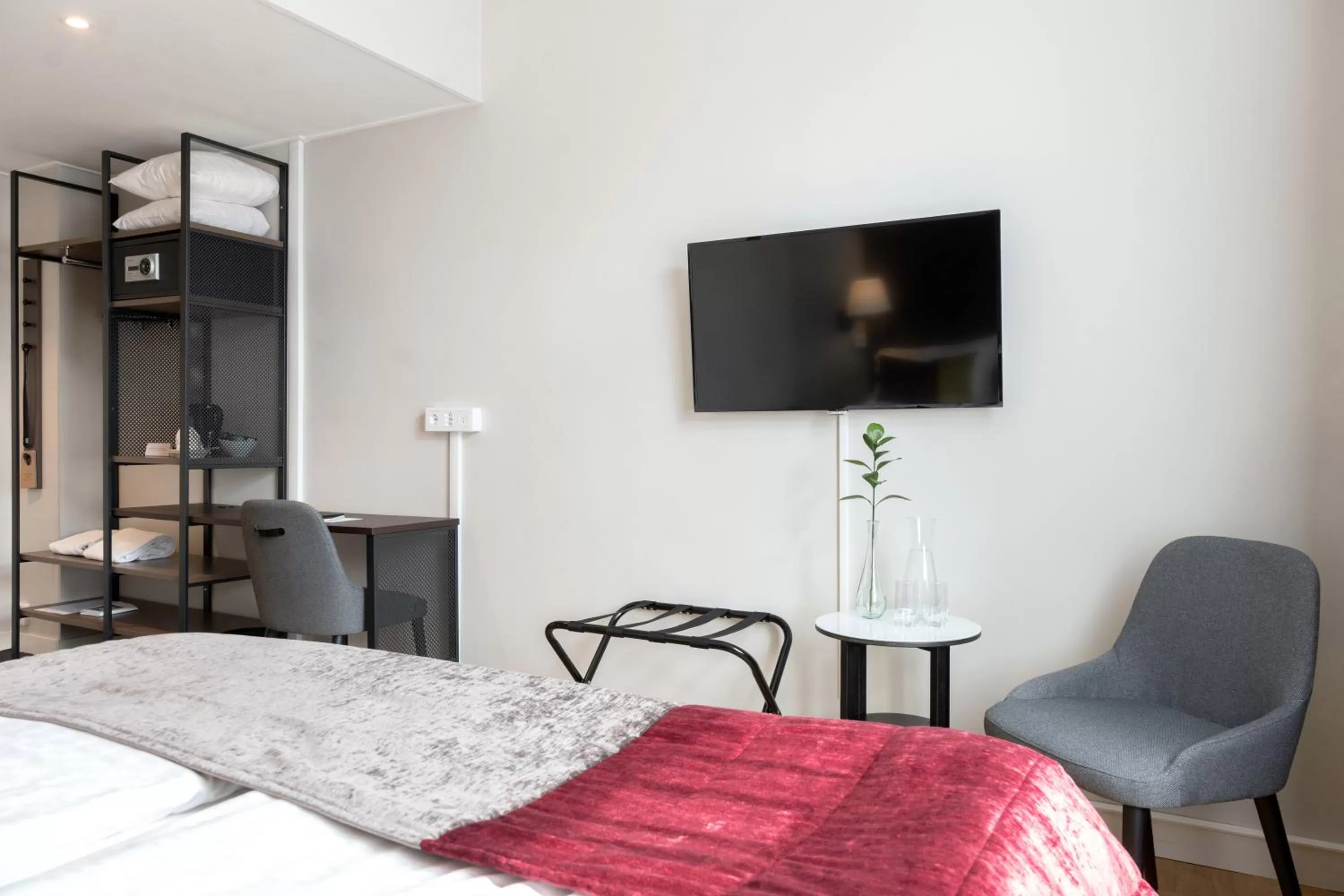 Photo of the whole room, Bed in Elite Stadshotellet Växjö