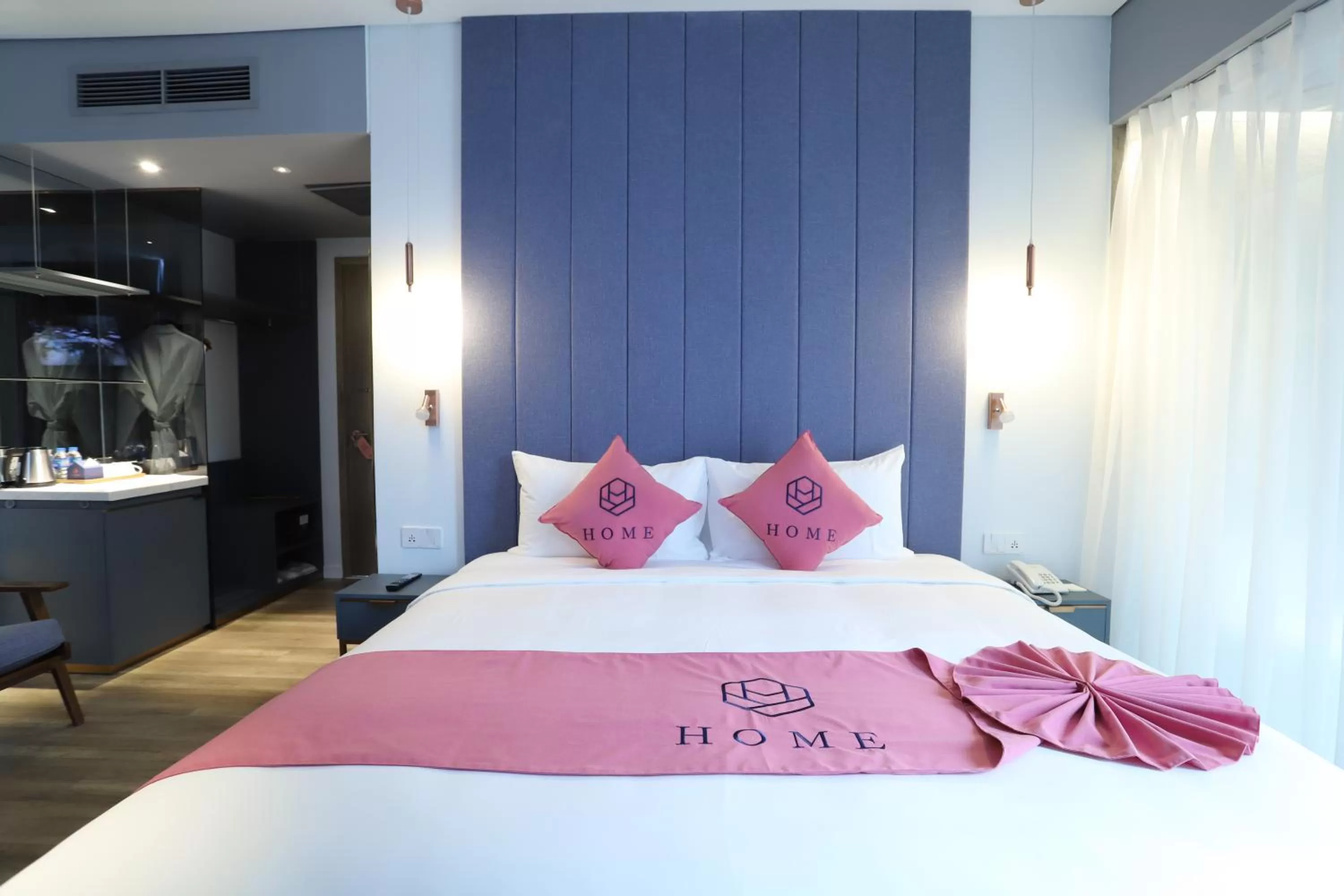 Bedroom, Bed in HOME Hotel