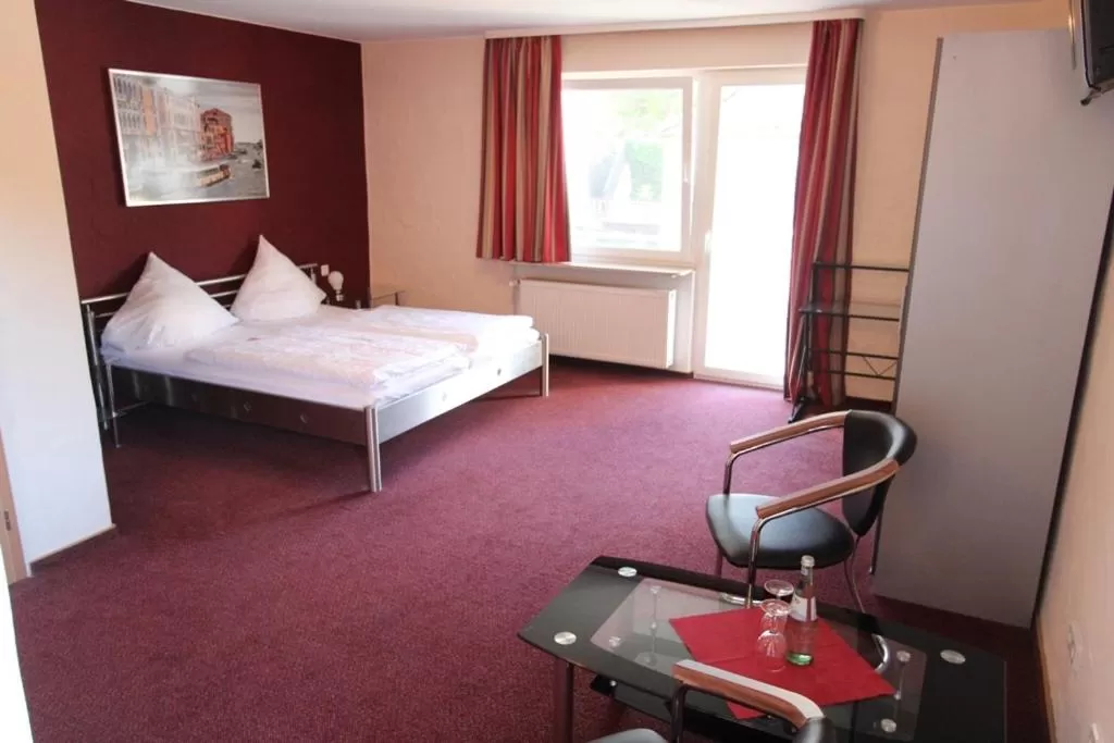 Photo of the whole room, Bed in Hotel Landgasthof Zur Alten Scheune