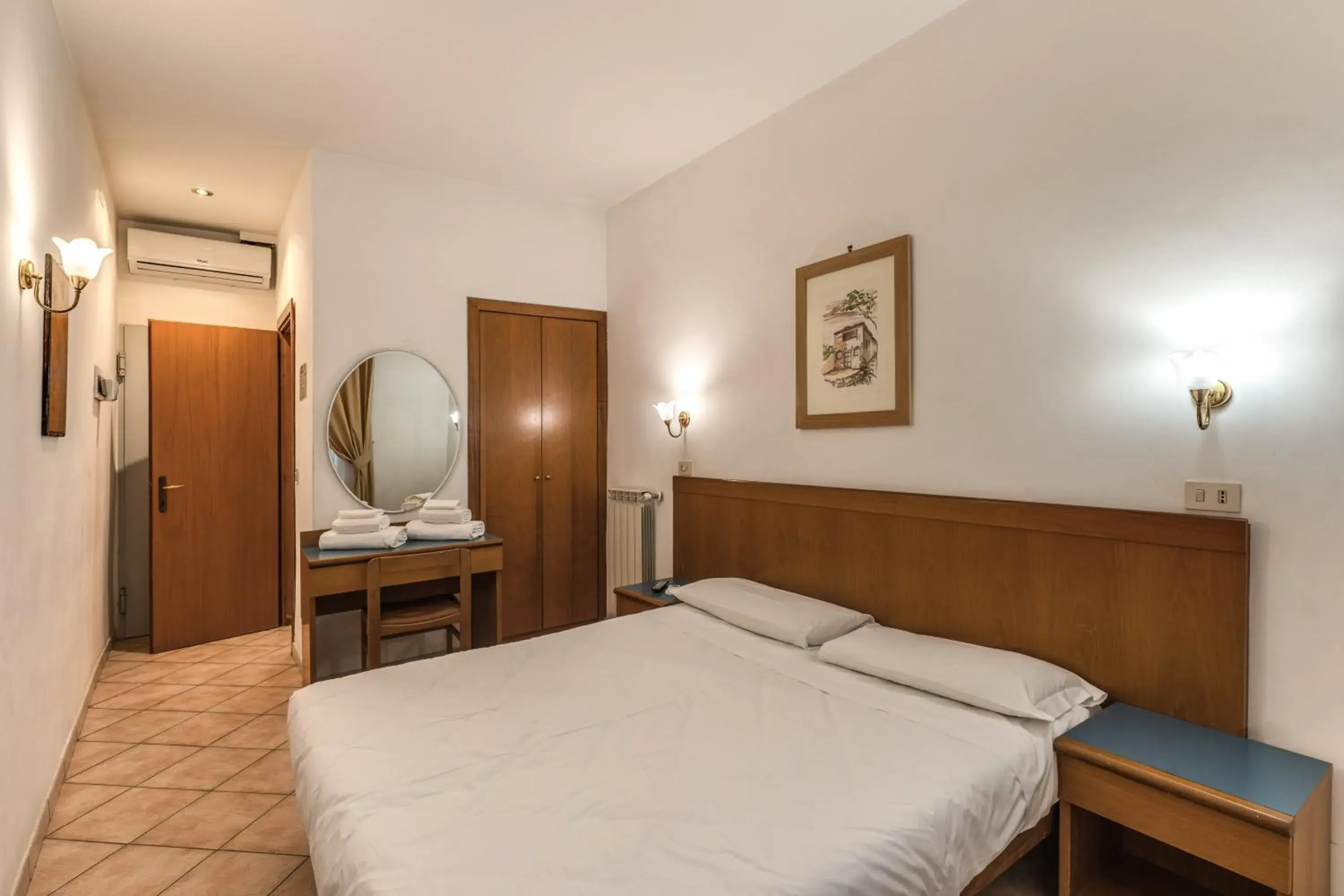 Double or Twin Room in Hotel Pomezia Double or Twin Room in Hotel Pomezia