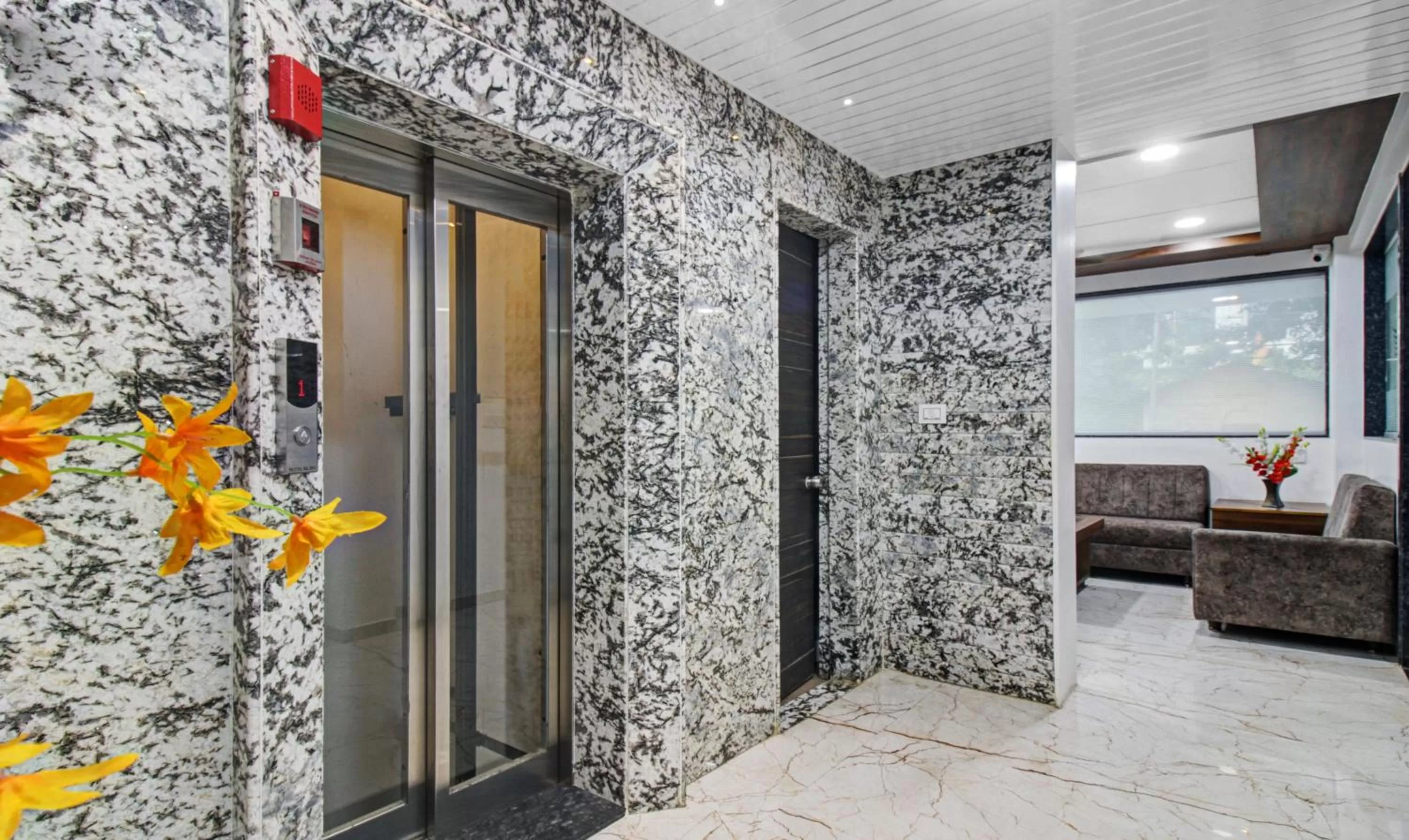 elevator in Treebo Hotel Rk Inn, Railway Station