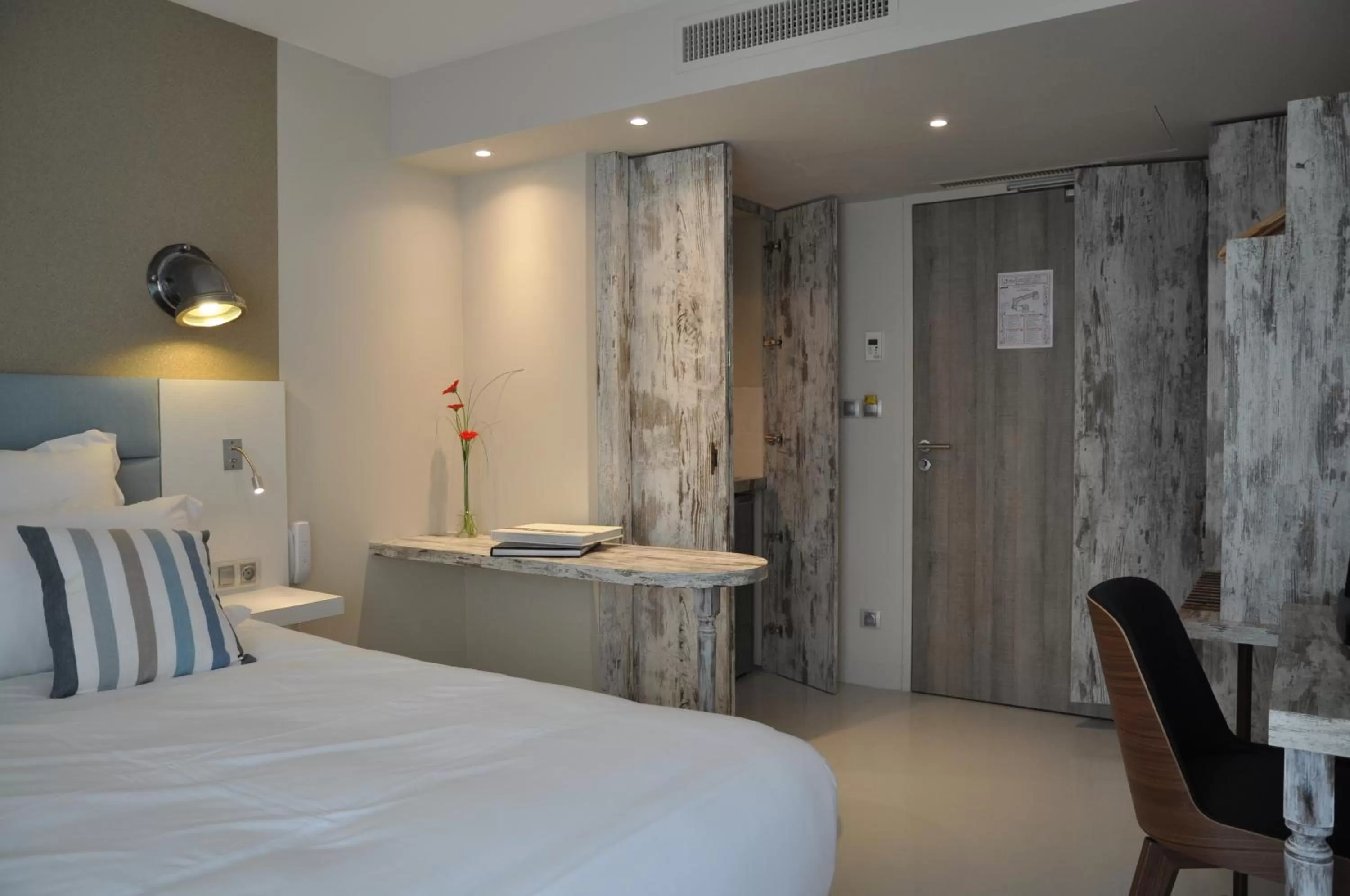 Bedroom, Bed in Les 3 Lieux - Hôtel, Restaurant, Espace sensoriel