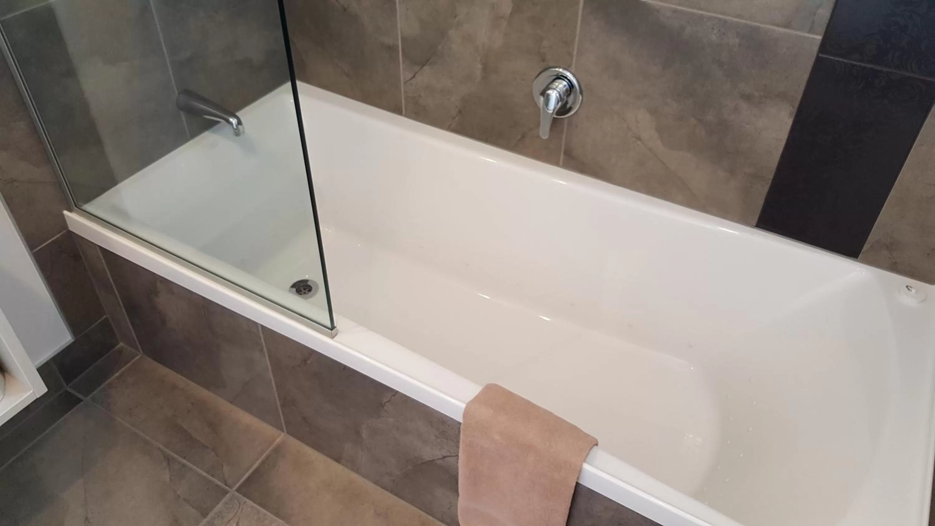 Bathroom in Rose City Motel