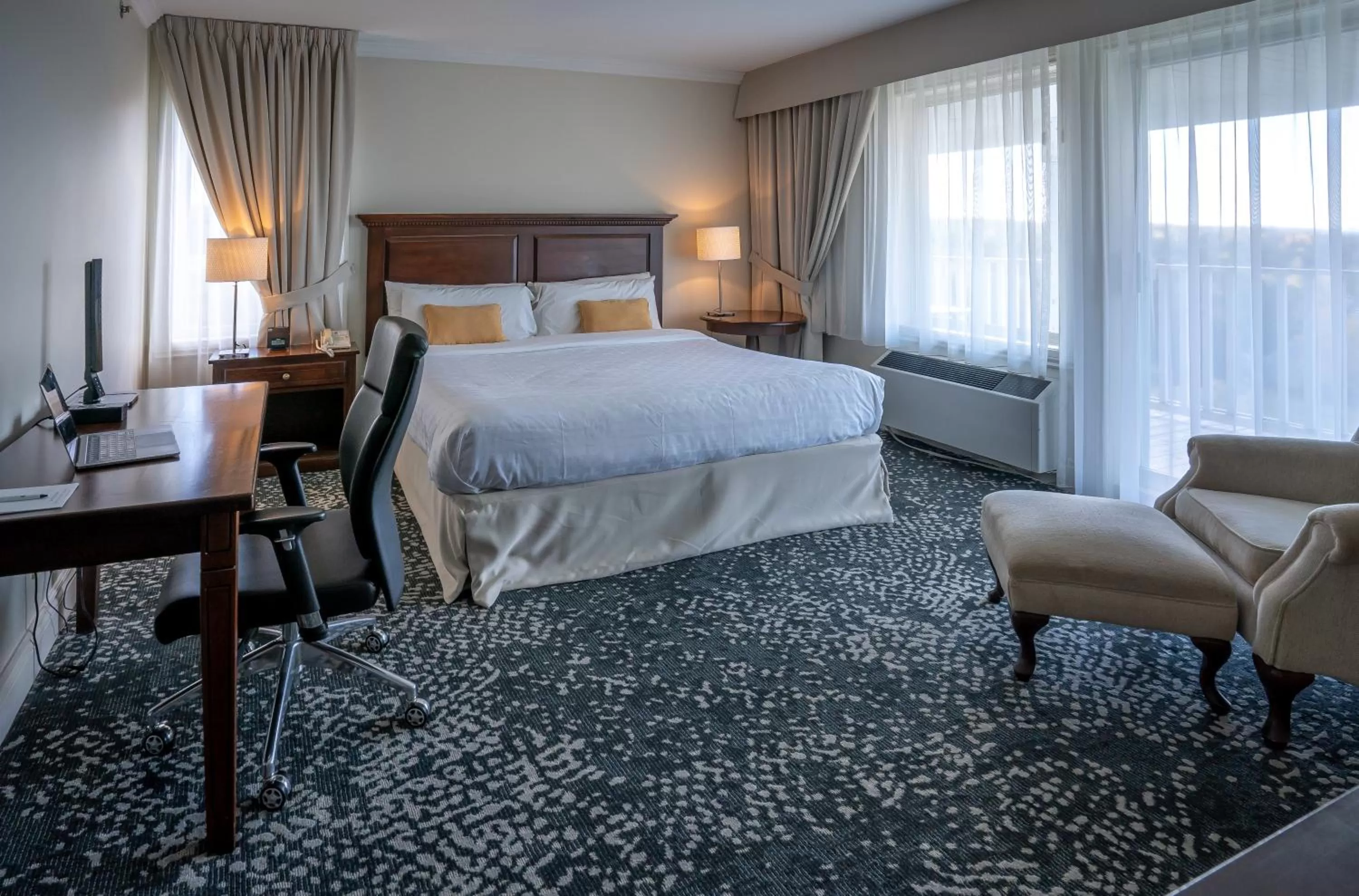 Bedroom, Bed in Manoir des Sables Hôtel & Golf