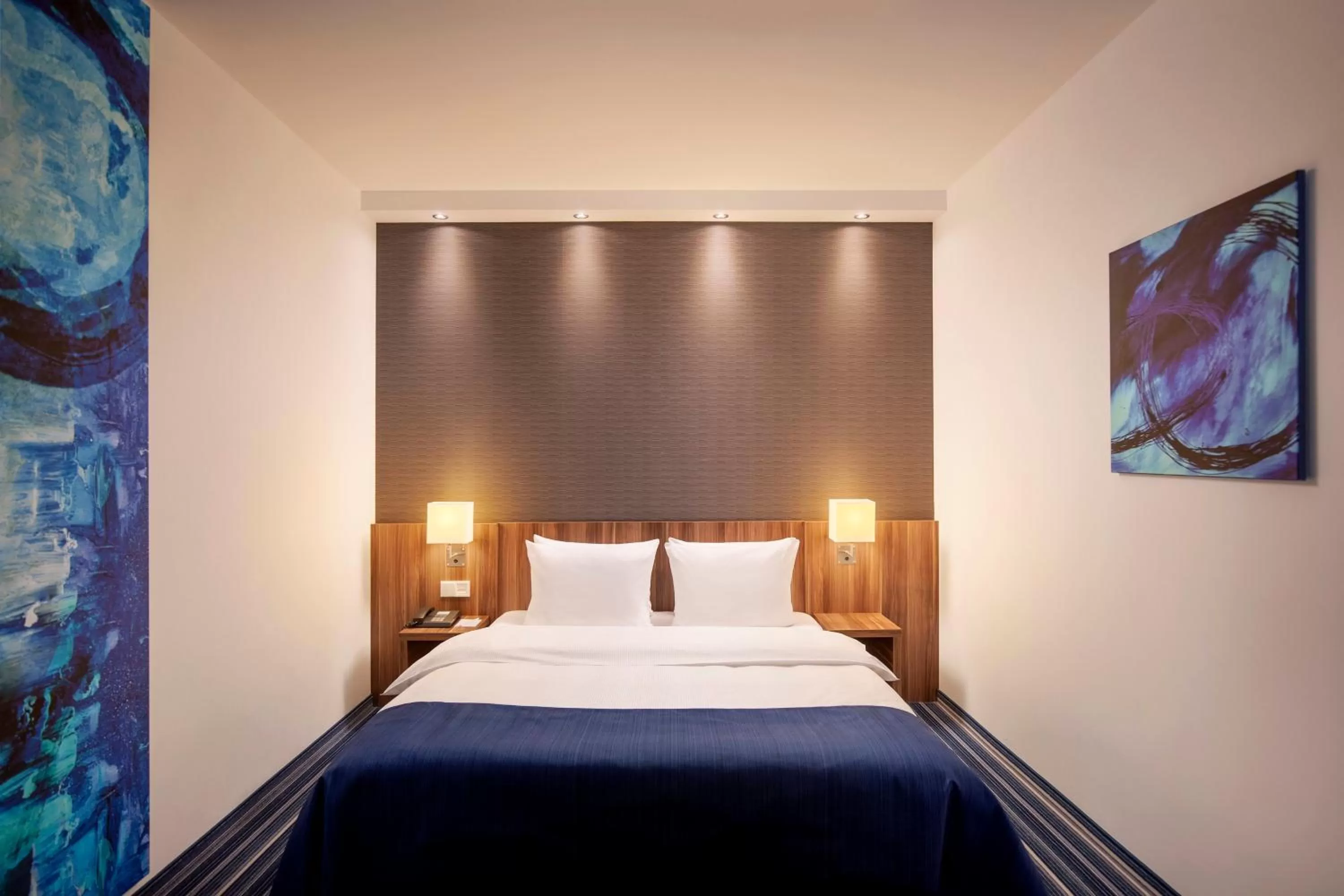 Photo of the whole room, Bed in Holiday Inn Express Bremen Airport by IHG