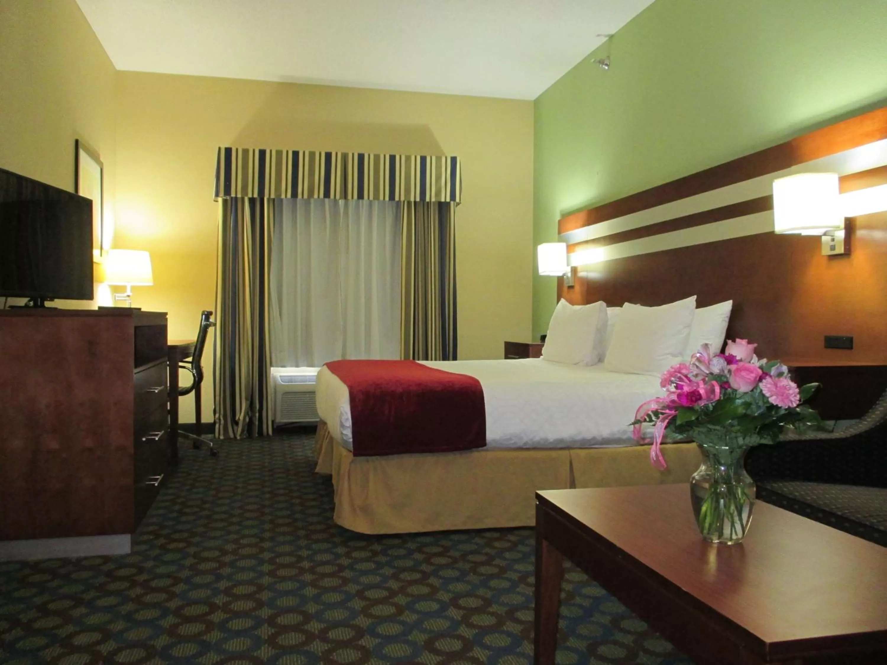 King Suite with Sofa Bed and Communication Assistance in Best Western Troy Hotel