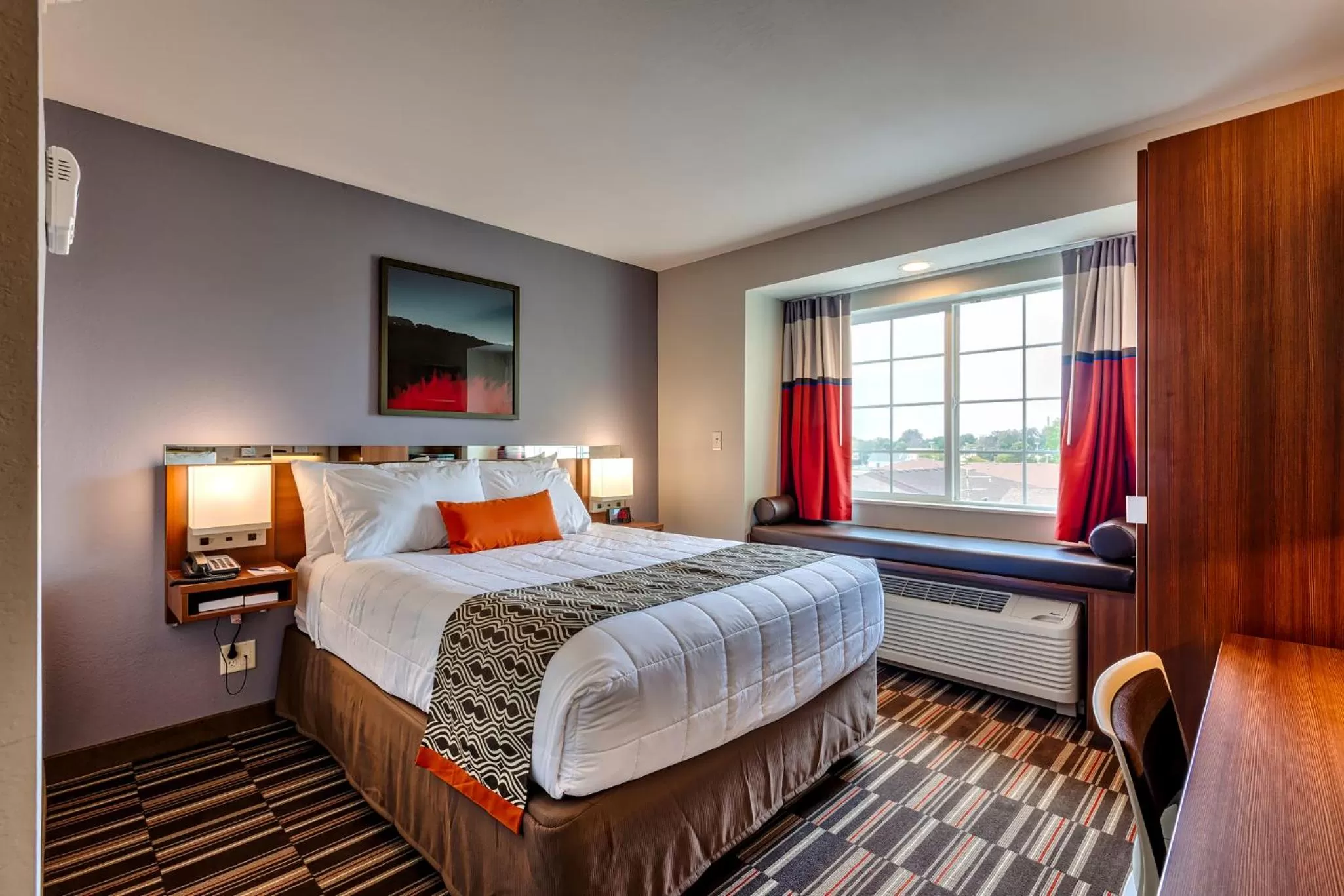 Bed in Microtel Inn & Suites by Wyndham Niagara Falls