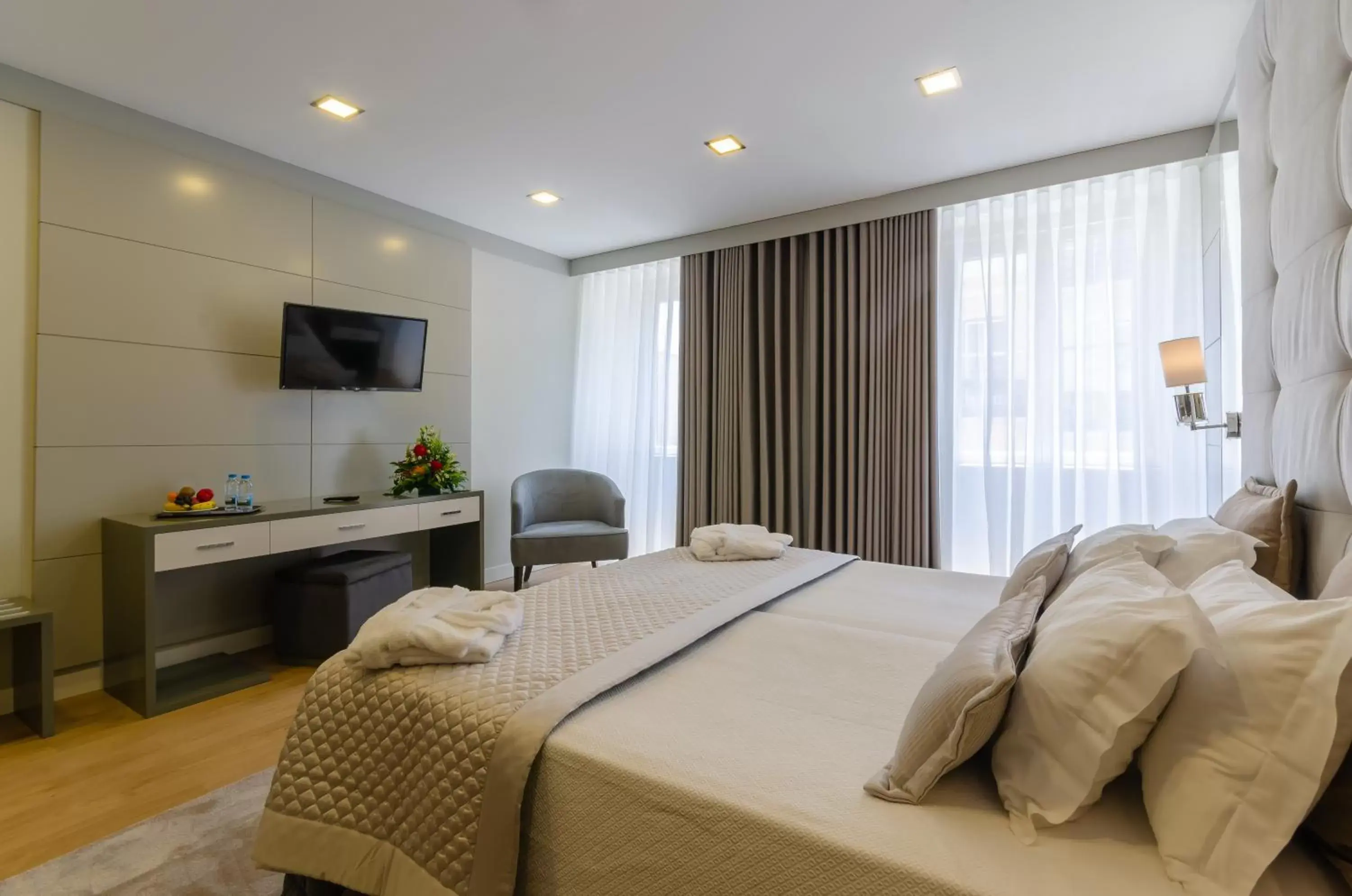 Superior Triple Room with Chiado View in Hotel Borges Chiado Superior Triple Room with Chiado View in Hotel Borges Chiado