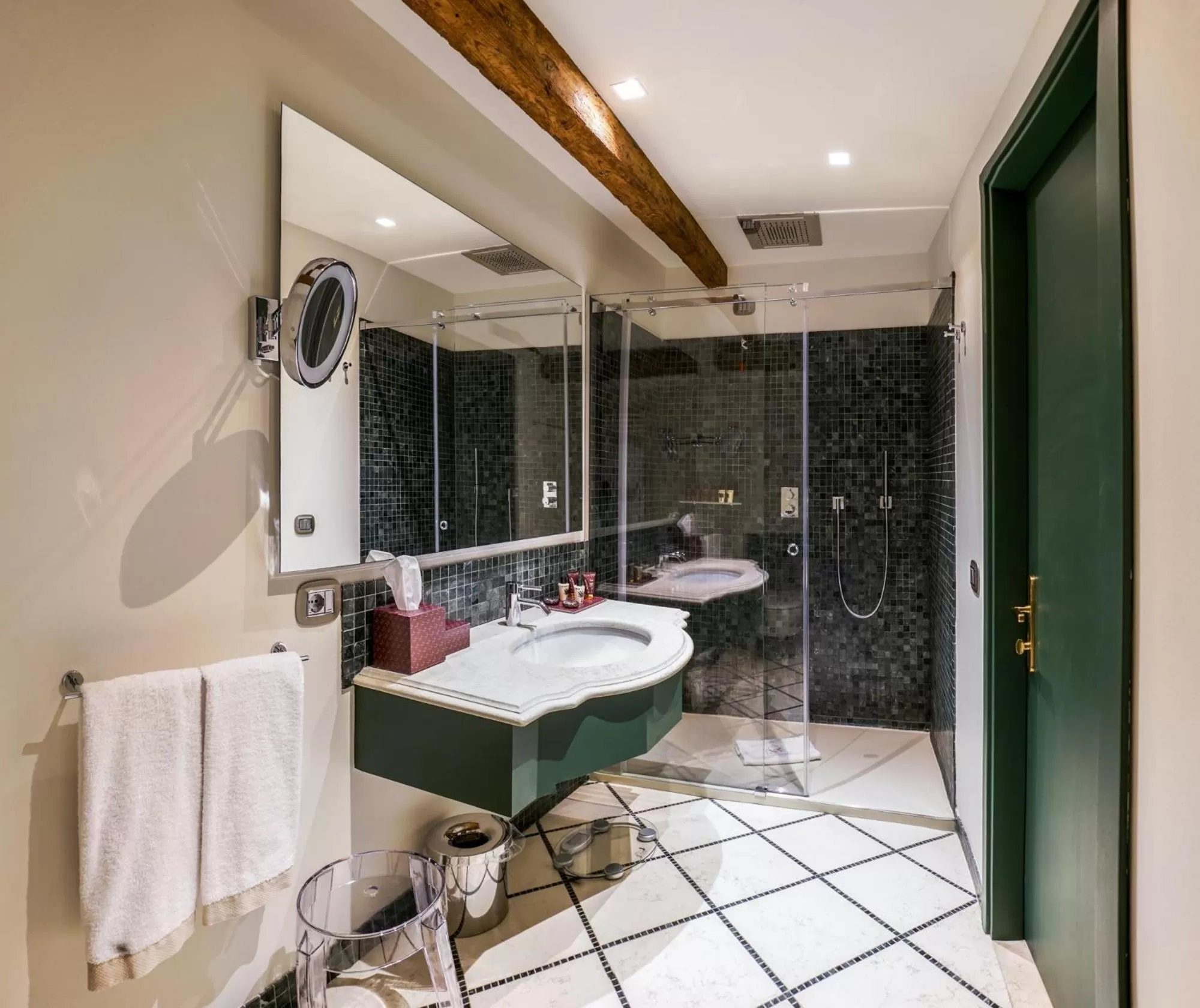 Shower in Excess Venice Boutique Hotel & Private Spa - Adults Only