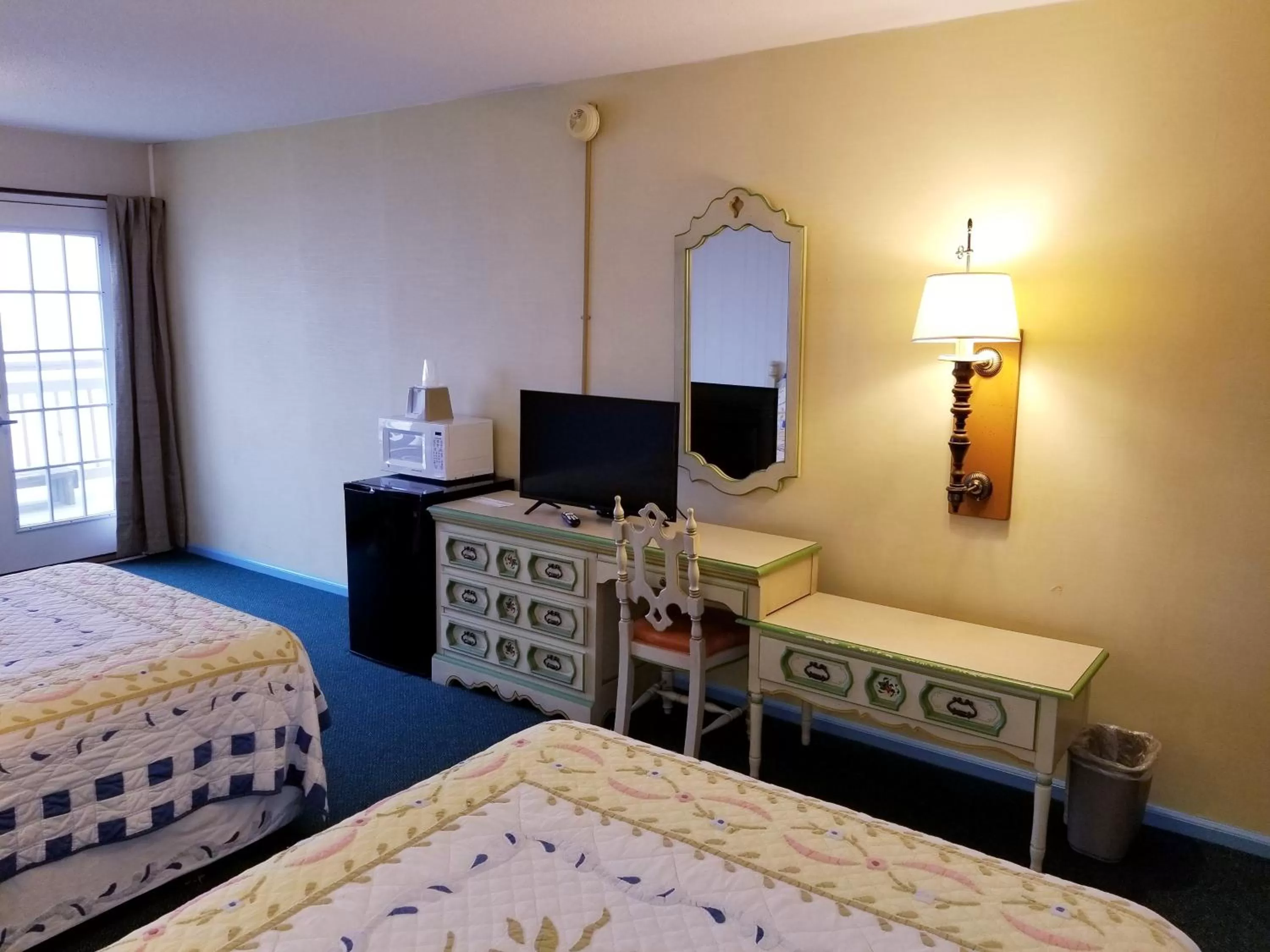 Bedroom, Bed in Top of the Beech Inn