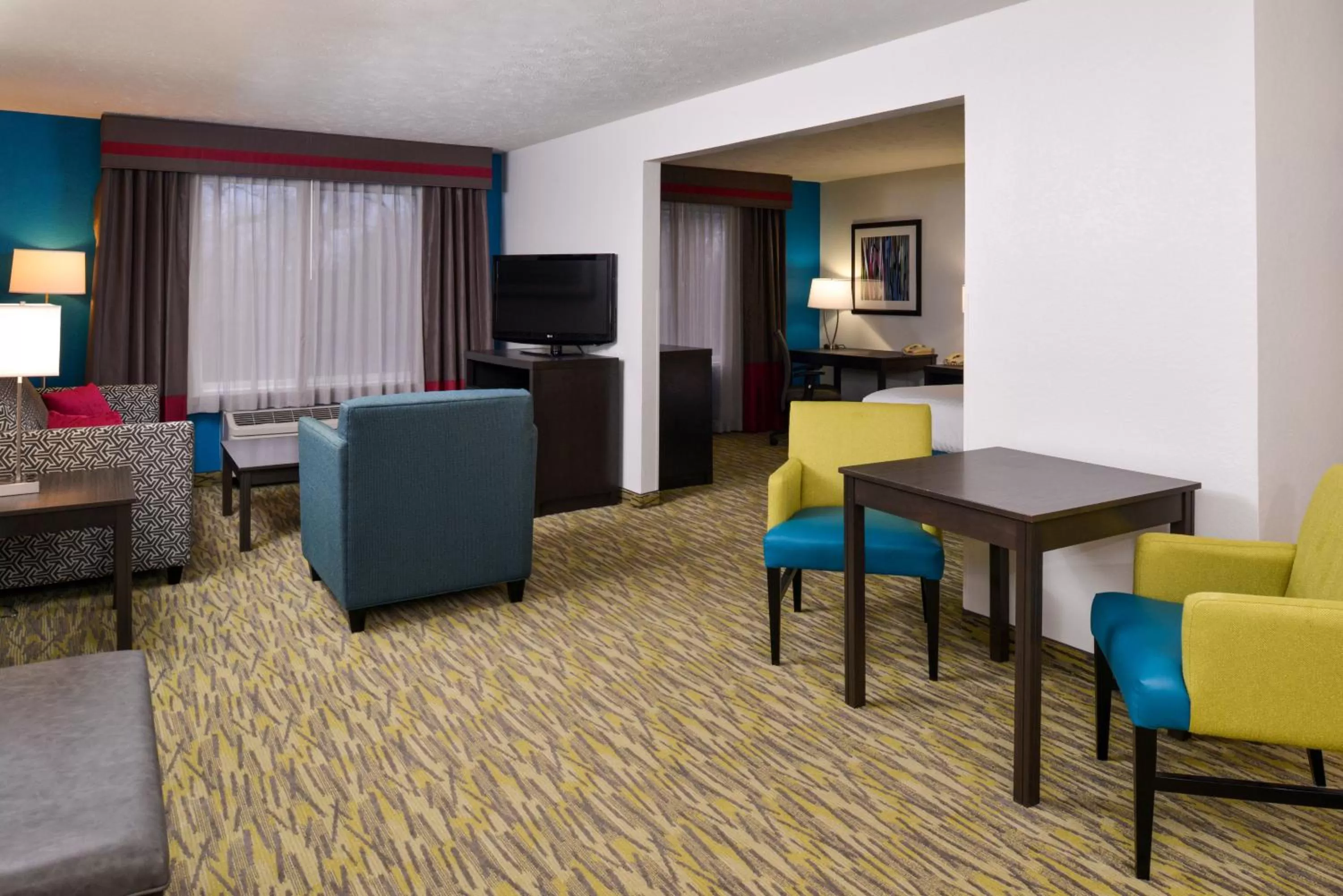 Photo of the whole room in Holiday Inn Express Hotel & Suites Omaha West by IHG