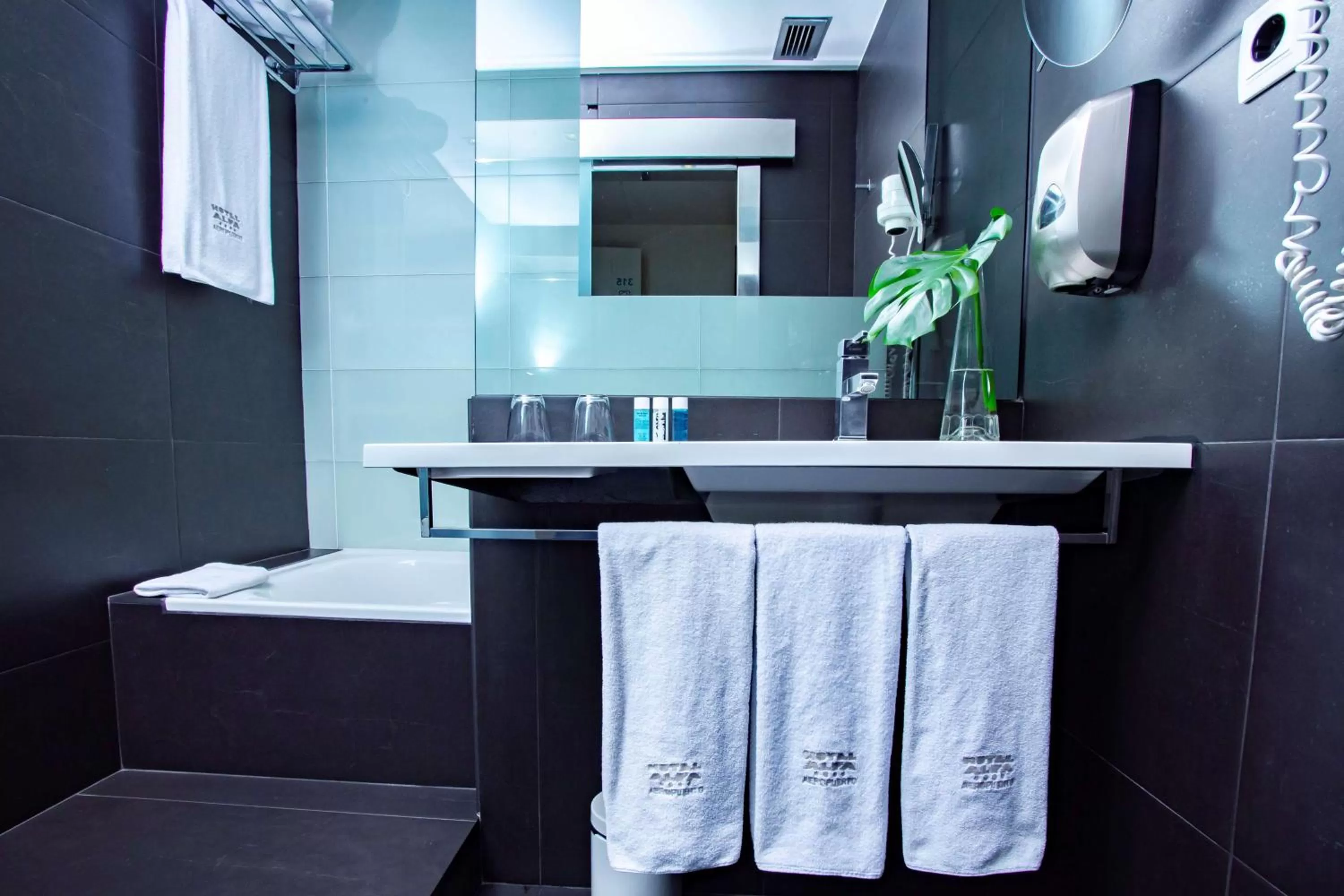 Bathroom in Best Western Plus Hotel Alfa Aeropuerto