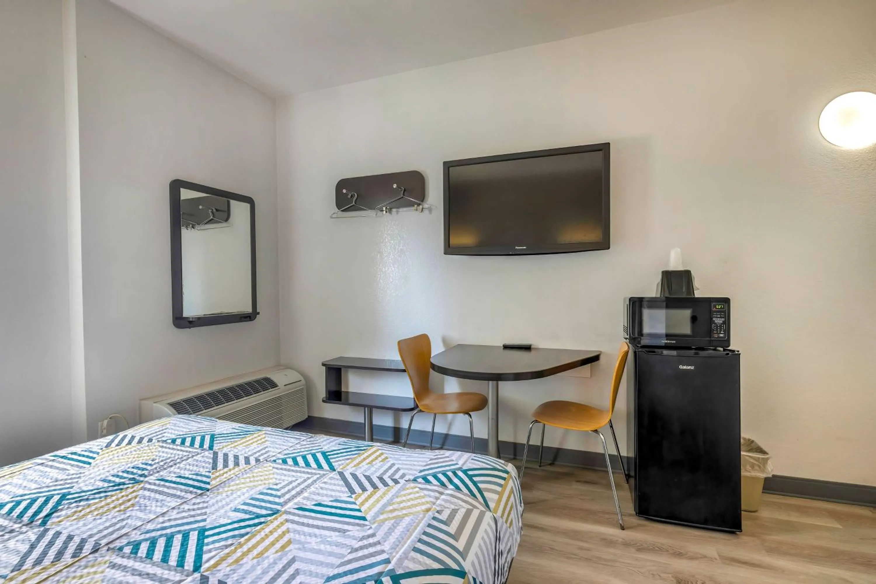 Bedroom, Bed in Motel 6-Cedar Park, TX