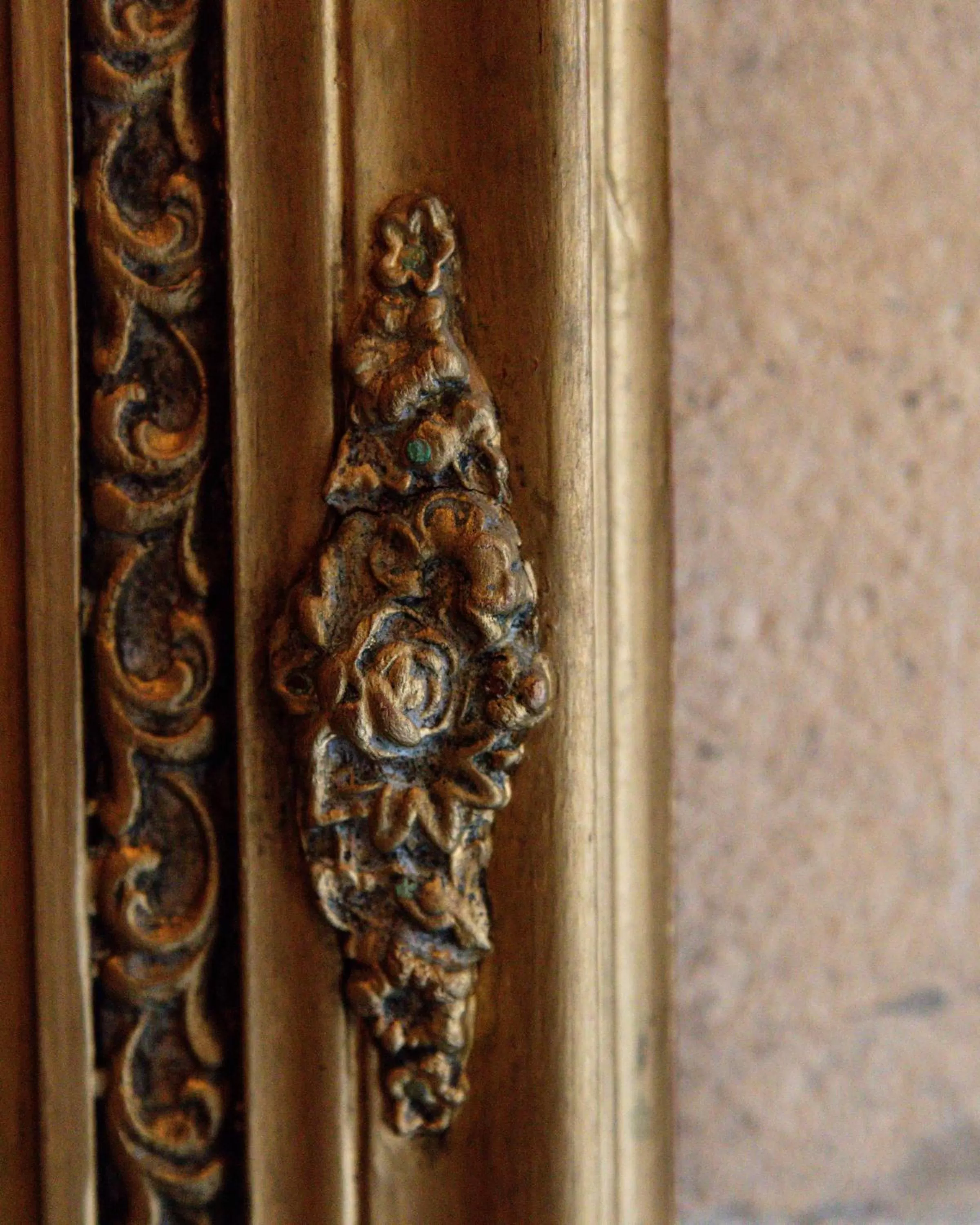 Decorative detail in The 3Cities Auberge