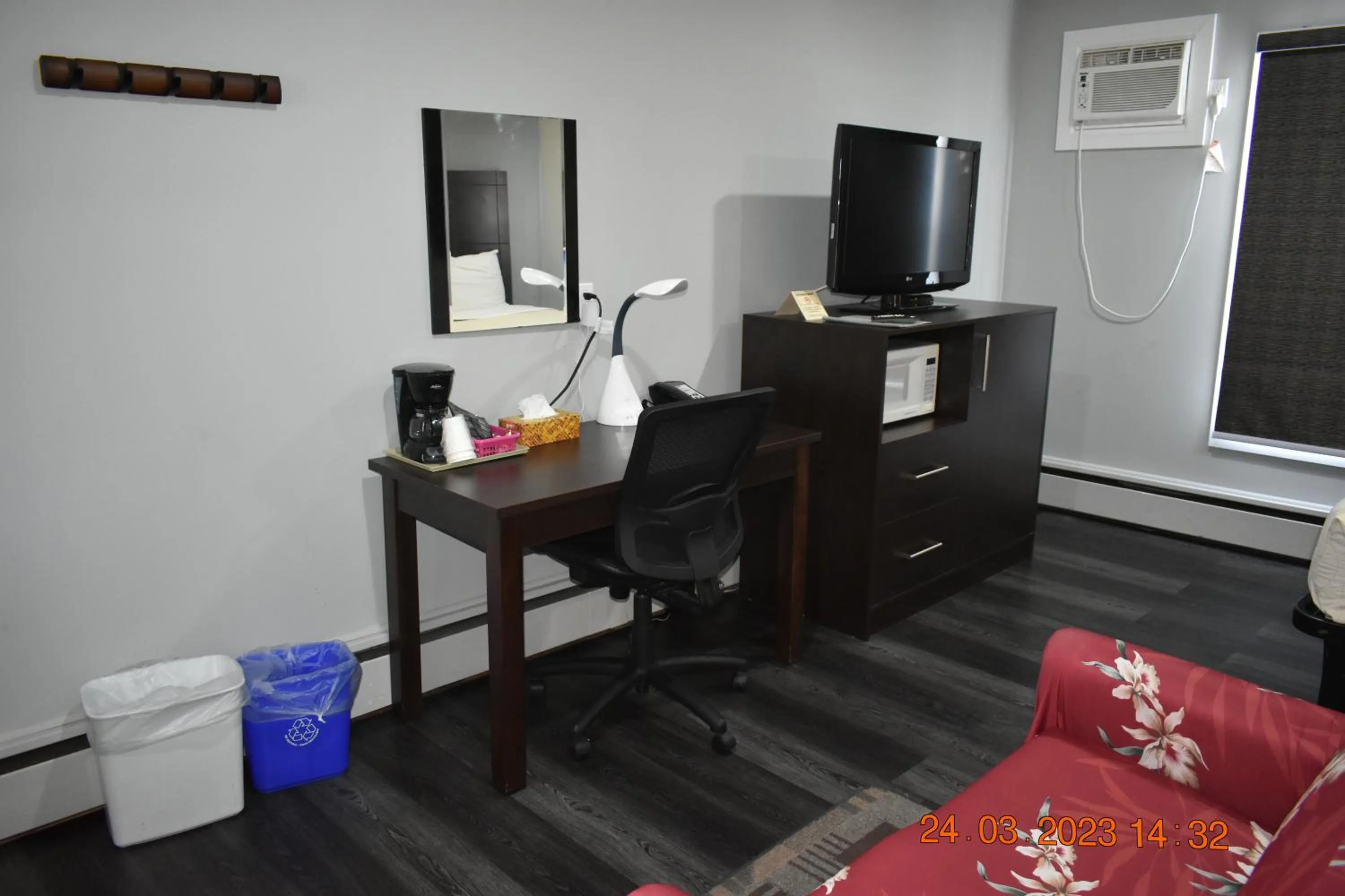 hair dresser in Time Travellers Motel