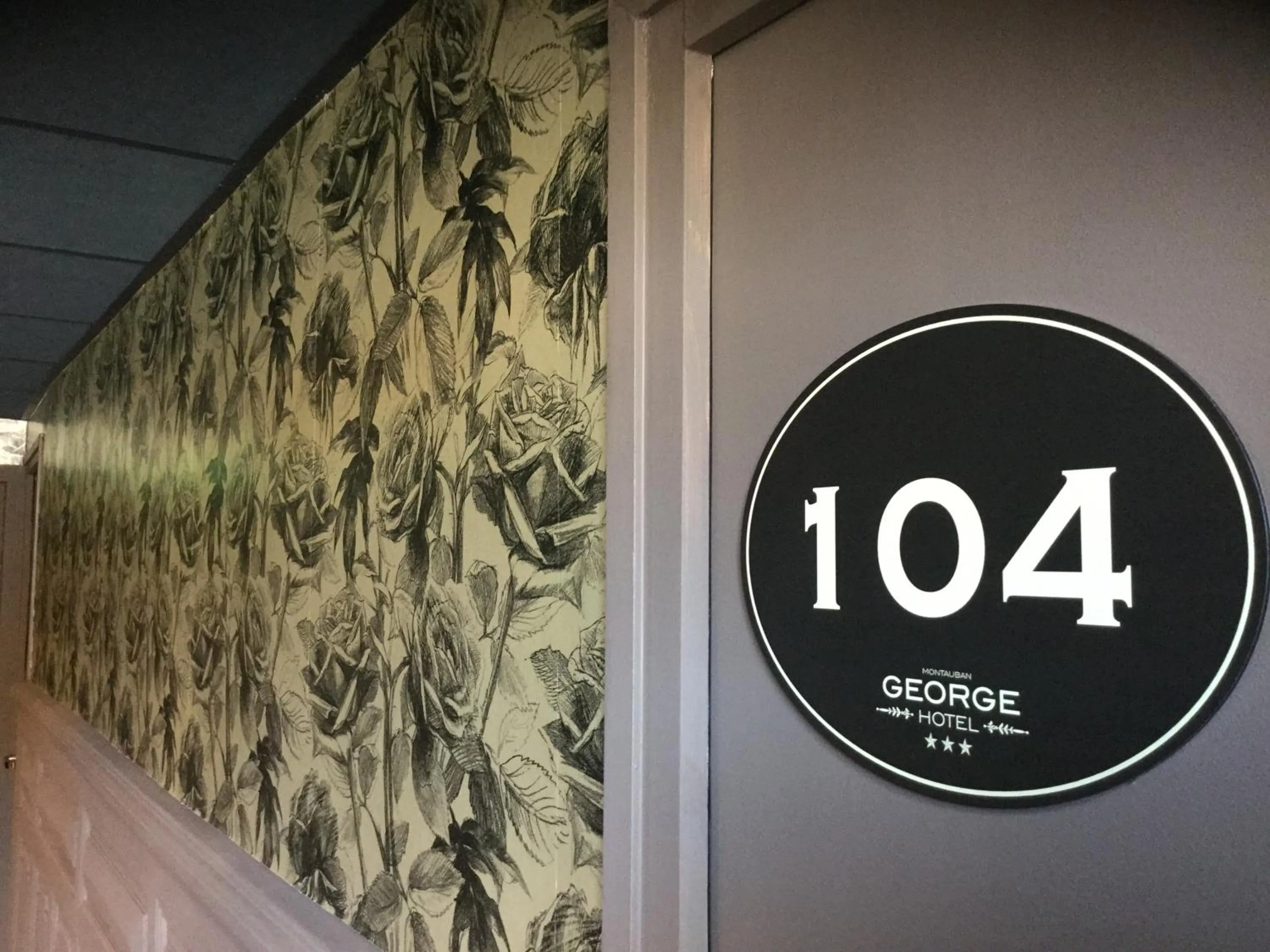 Property logo or sign in Hôtel du Commerce