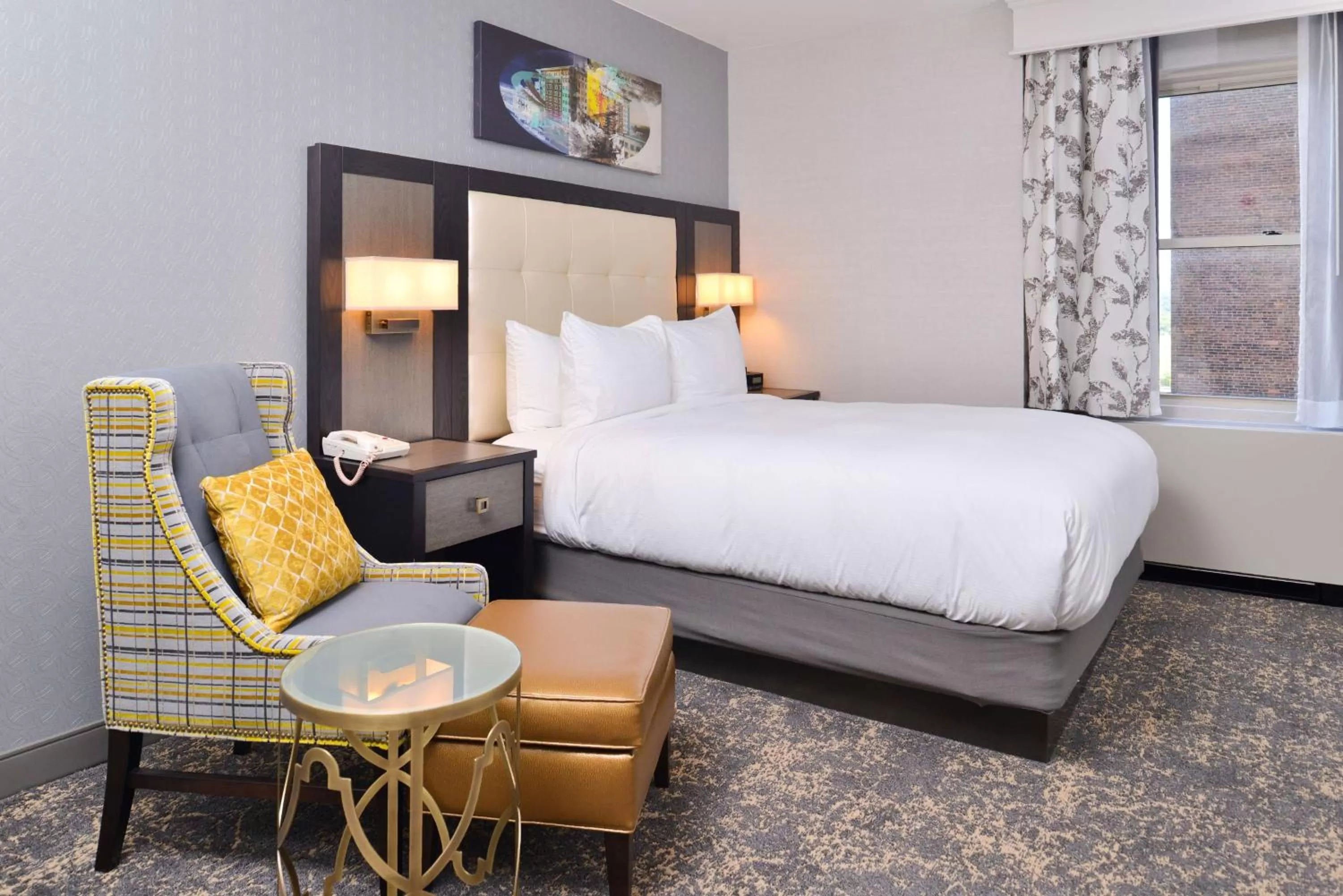 Bedroom, Bed in DoubleTree by Hilton Utica