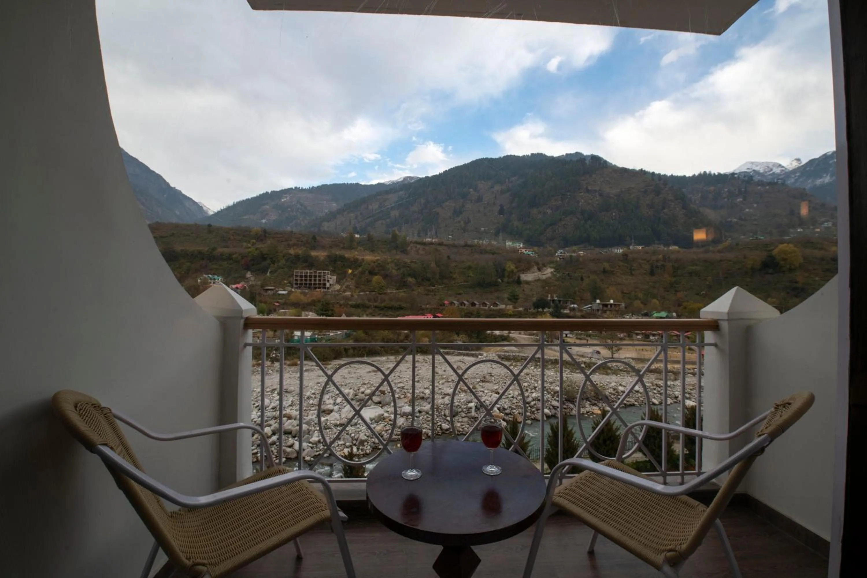 Deluxe Room with River View in Mastiff Grand Manali Resort