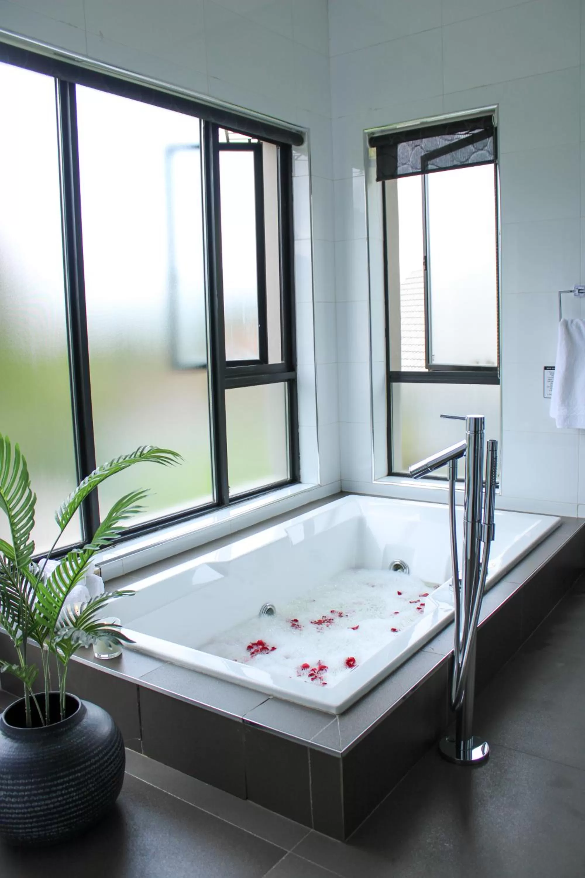 Bath, Bed in The Raz