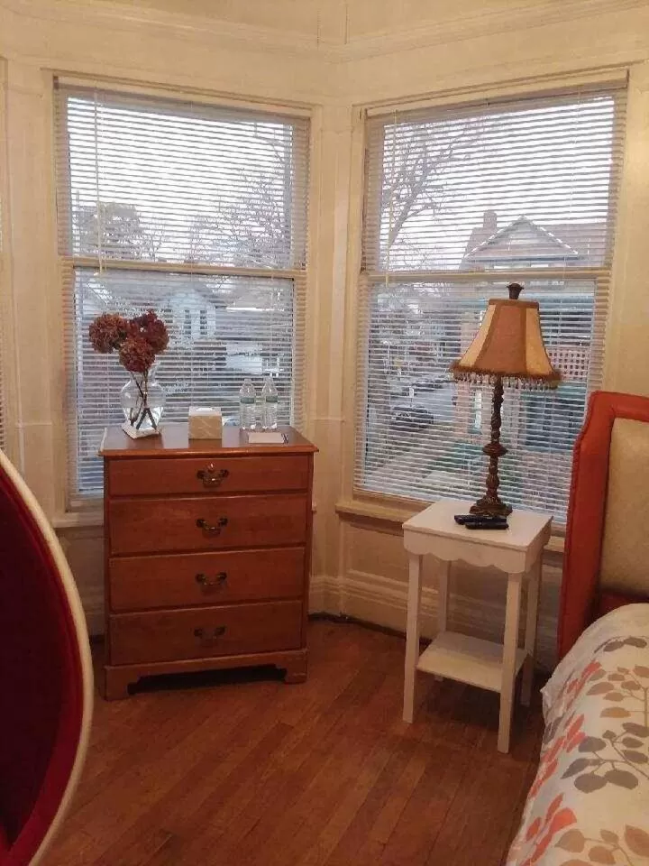 5 Star Victorian Mansion-Downtown No Locals