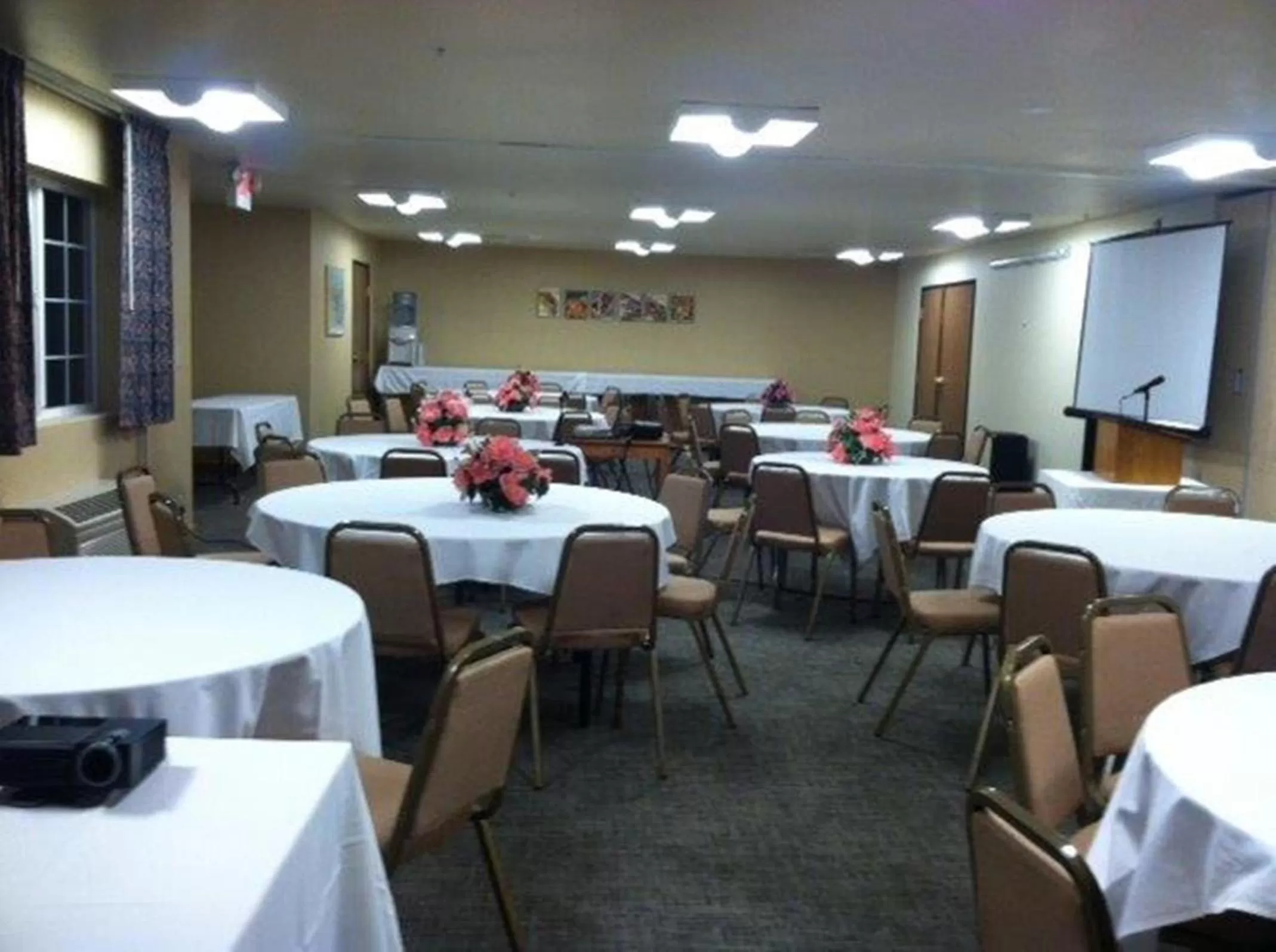 Banquet/Function facilities in Coast Hilltop Inn