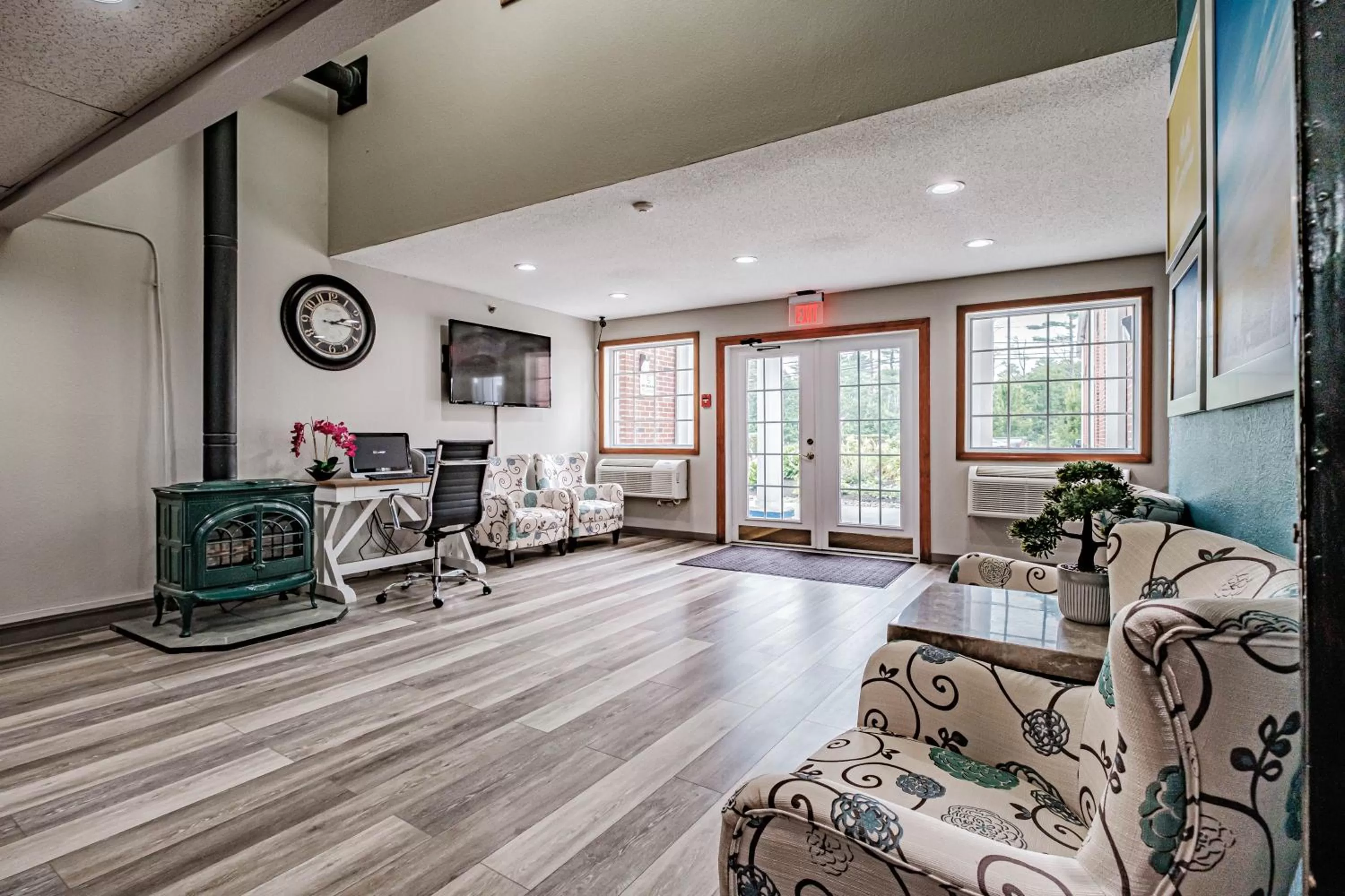 Lobby or reception in Days Inn by Wyndham Brunswick Bath Area