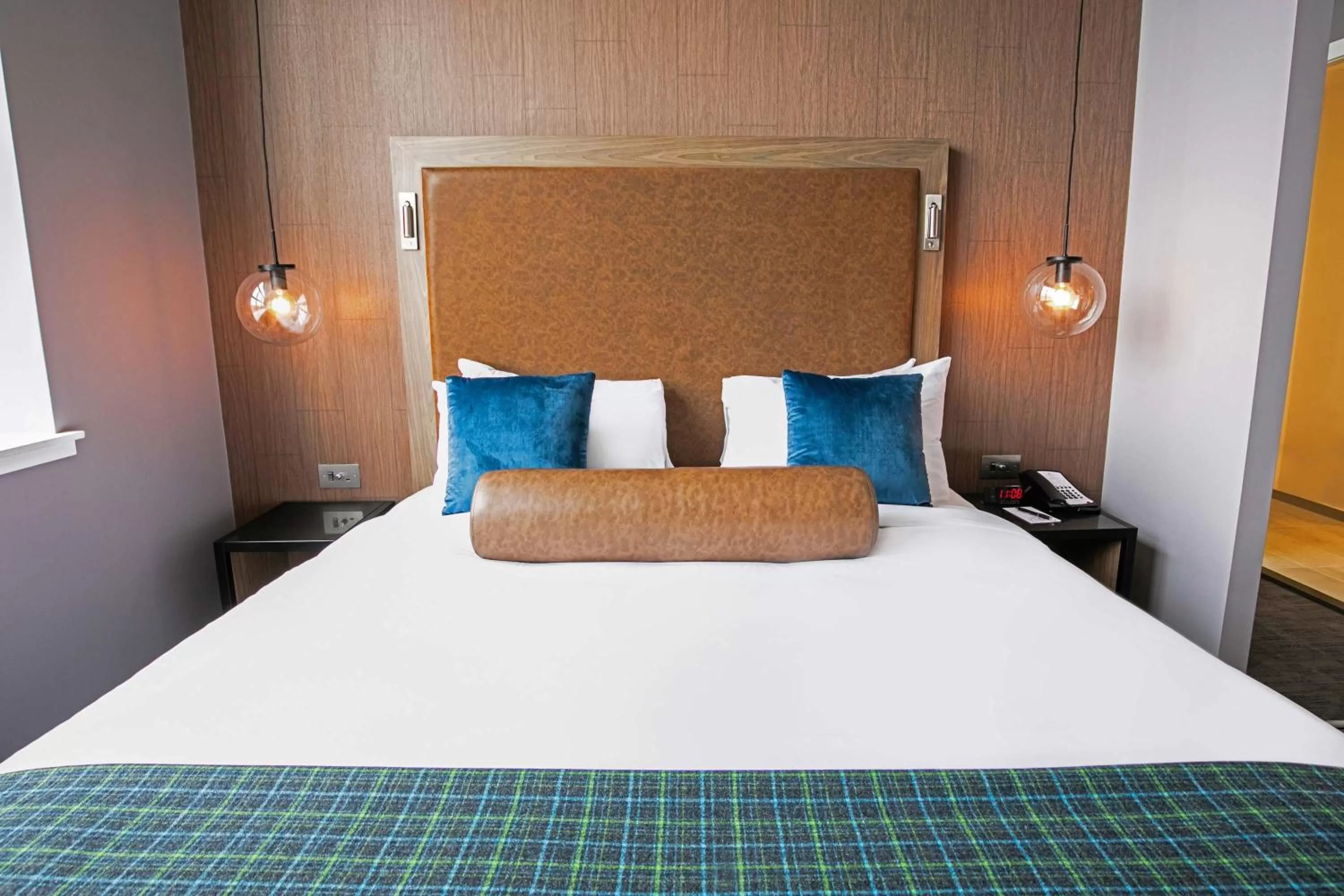 Photo of the whole room, Bed in Sandman Signature Aberdeen Hotel & Spa