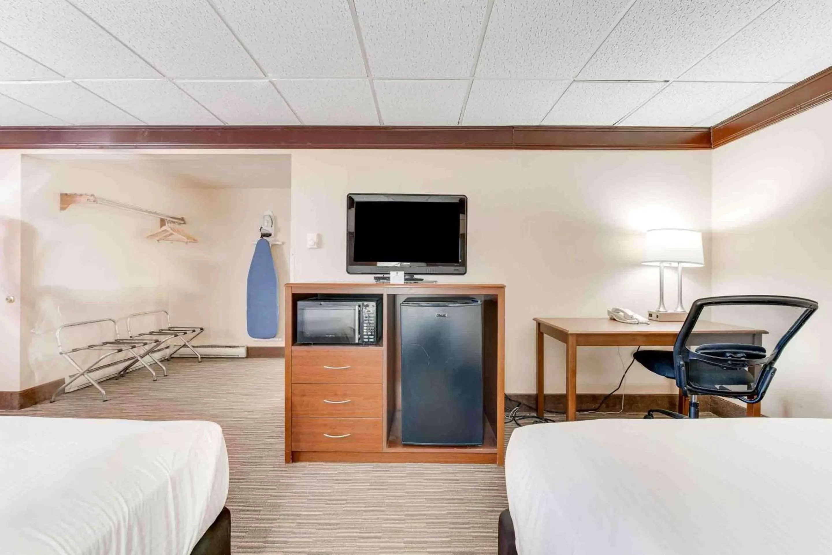 Bedroom, Bed in Best Western Movie Manor