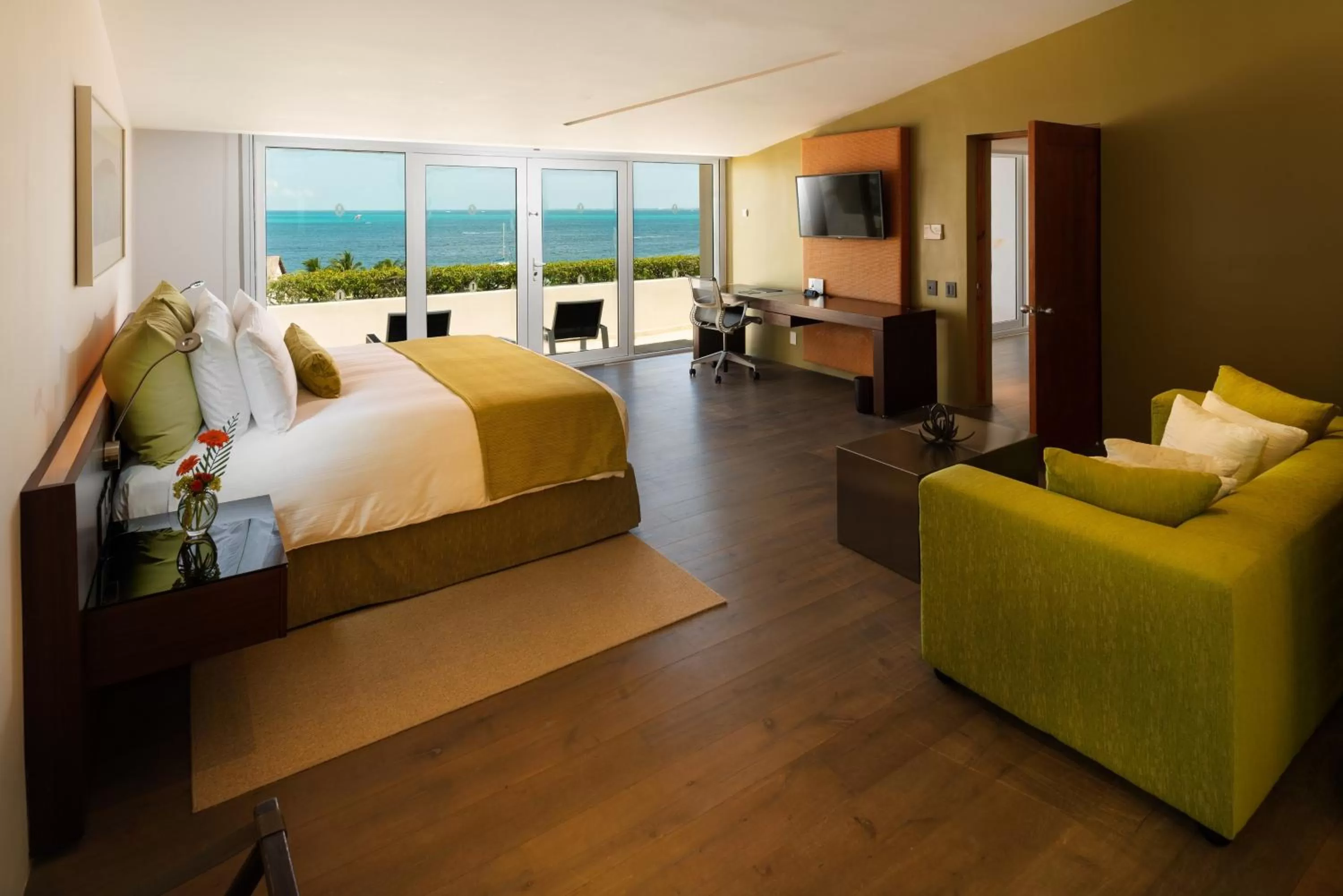 Bedroom, Bed in Presidente InterContinental Cancun Resort