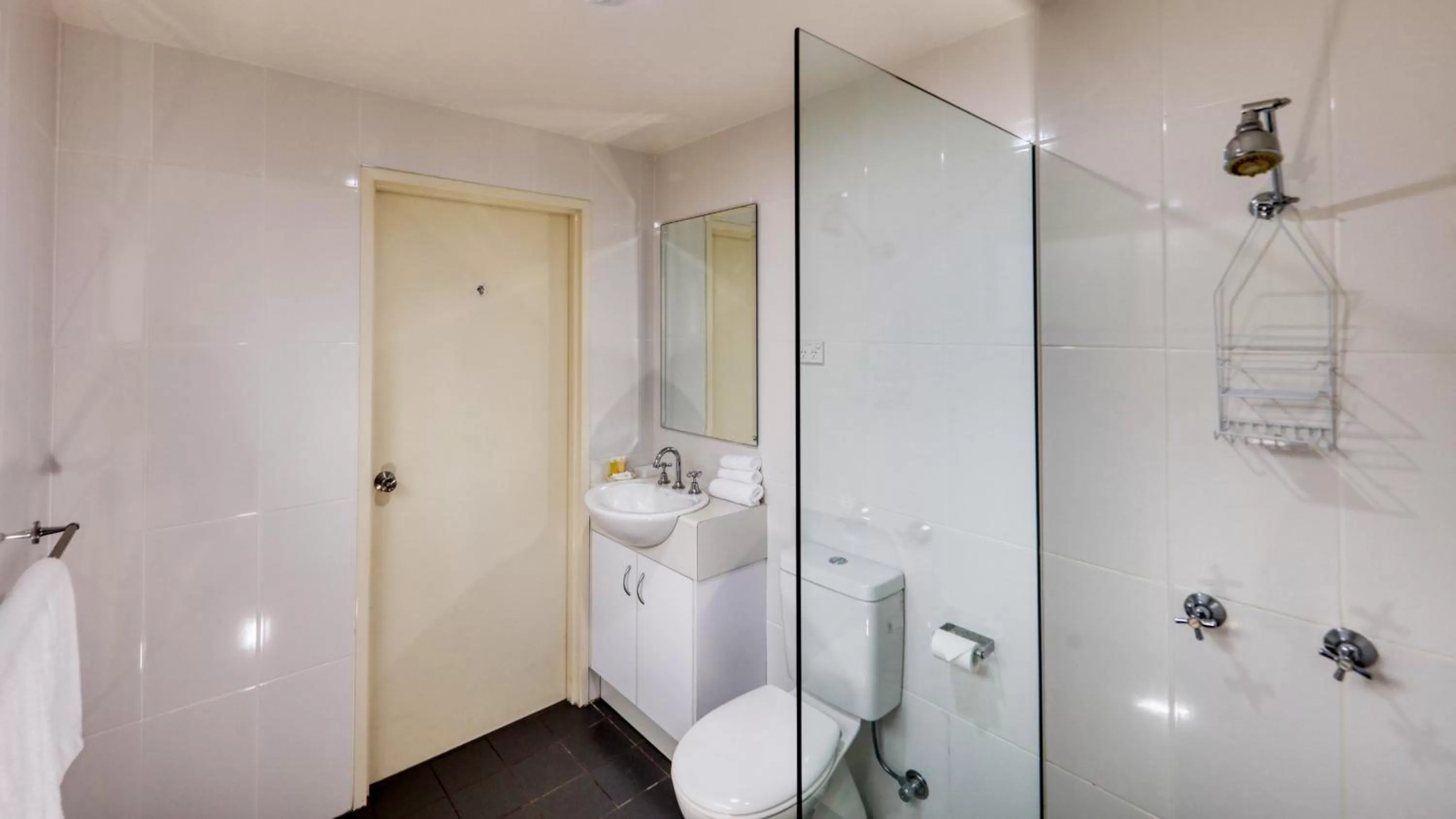 Shower in Heritage River Motor Inn