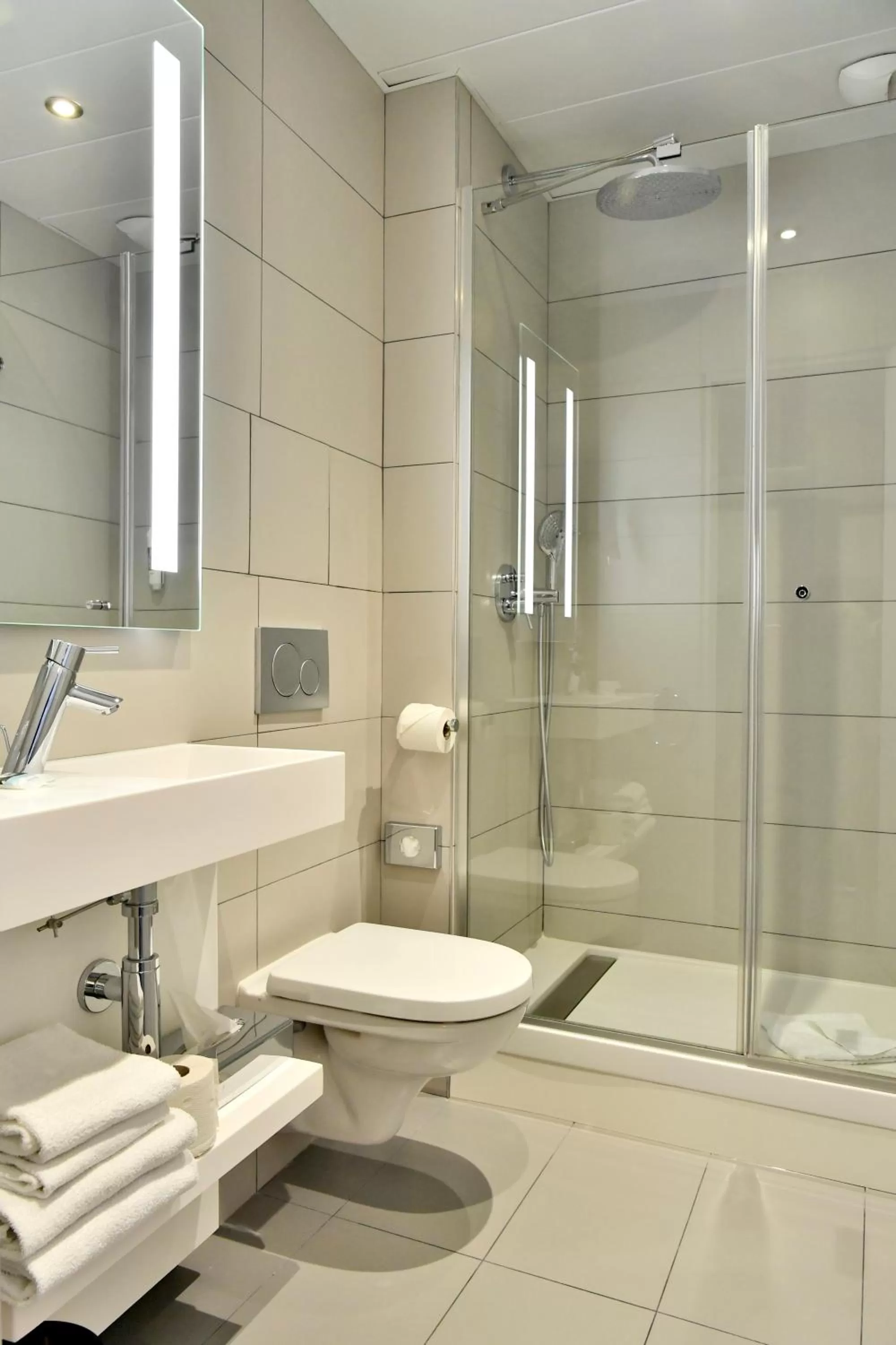 Bathroom in Mercure Paris Gare de l'Est