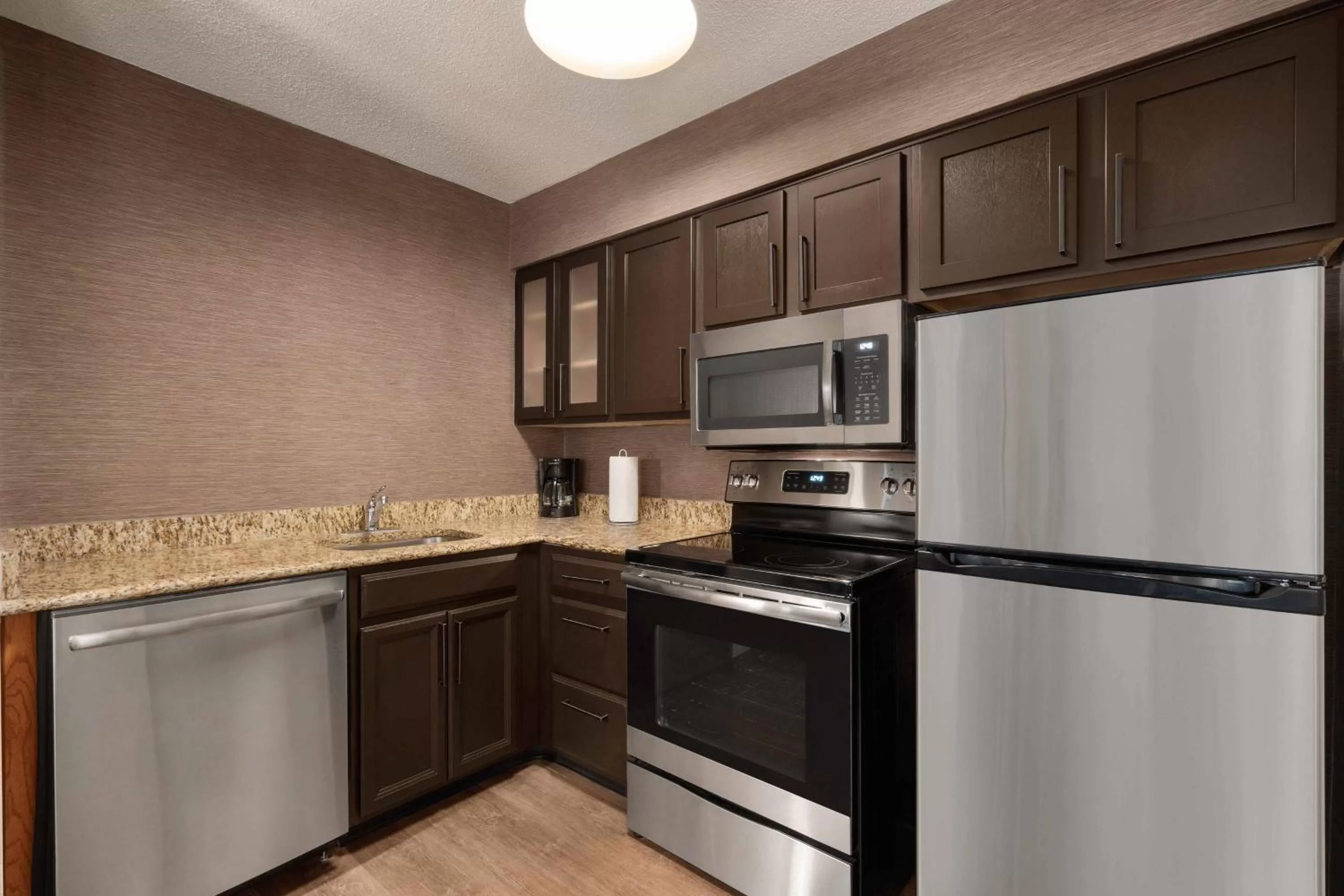 Kitchen or kitchenette in Residence Inn Atlanta Duluth Gwinnett Place