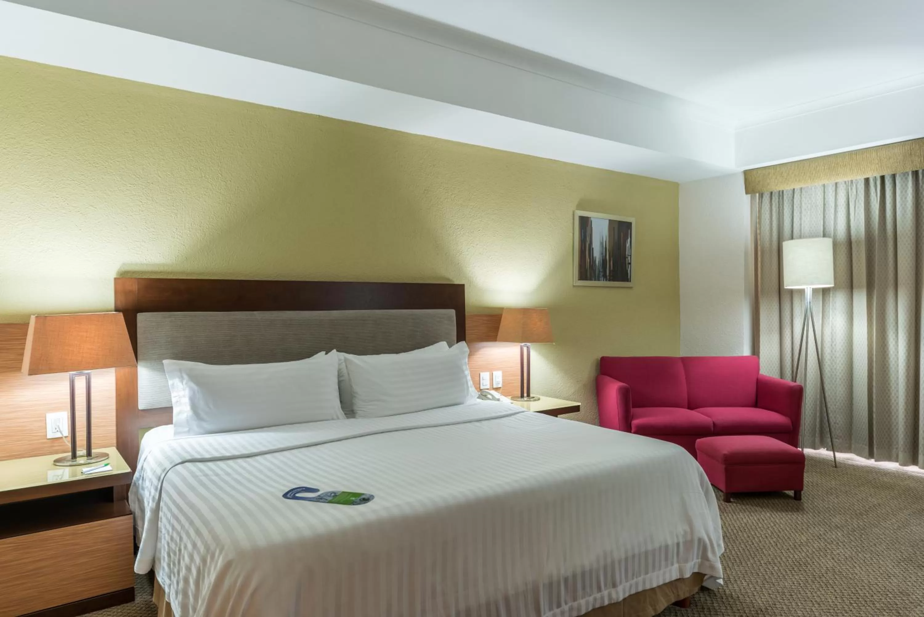 Bed in Holiday Inn Guadalajara Select by IHG